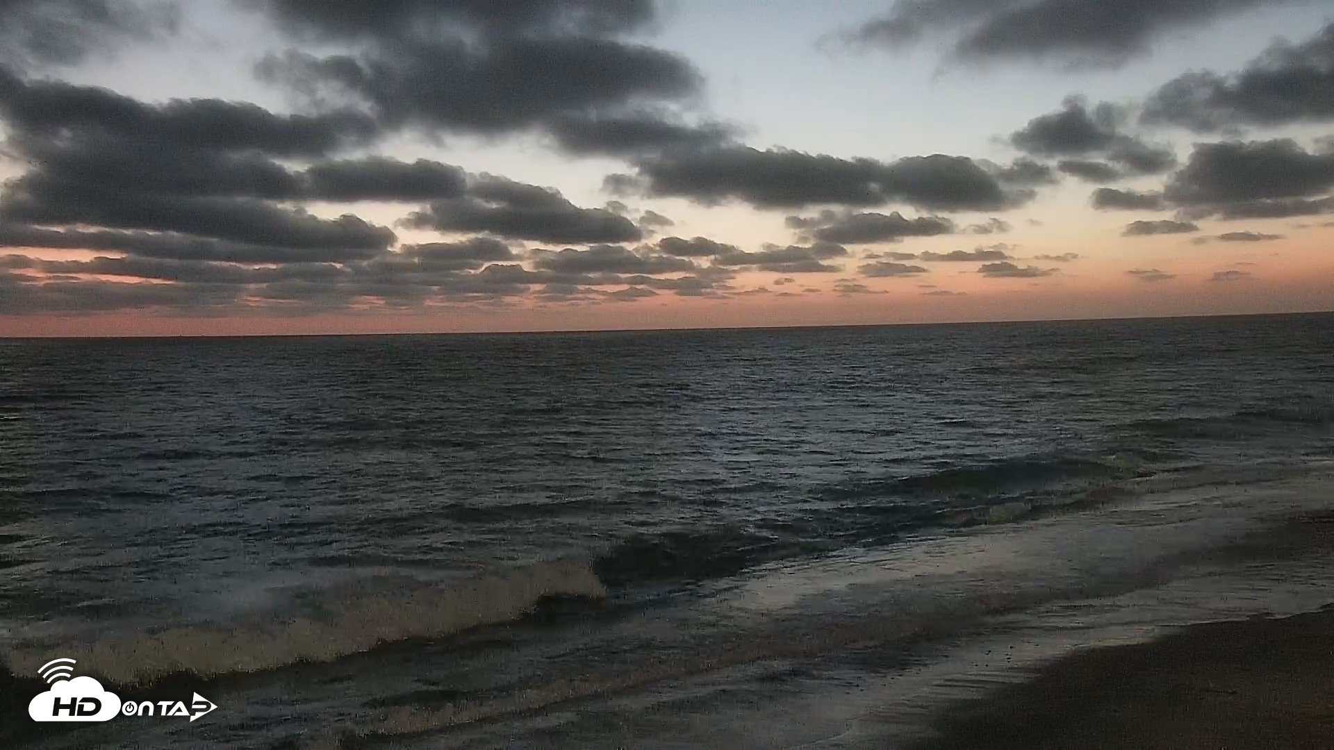 Snapshot of Carlsbad Beach Surf Live Webcam taken Sep 22, 2026, 7:20pm PDT