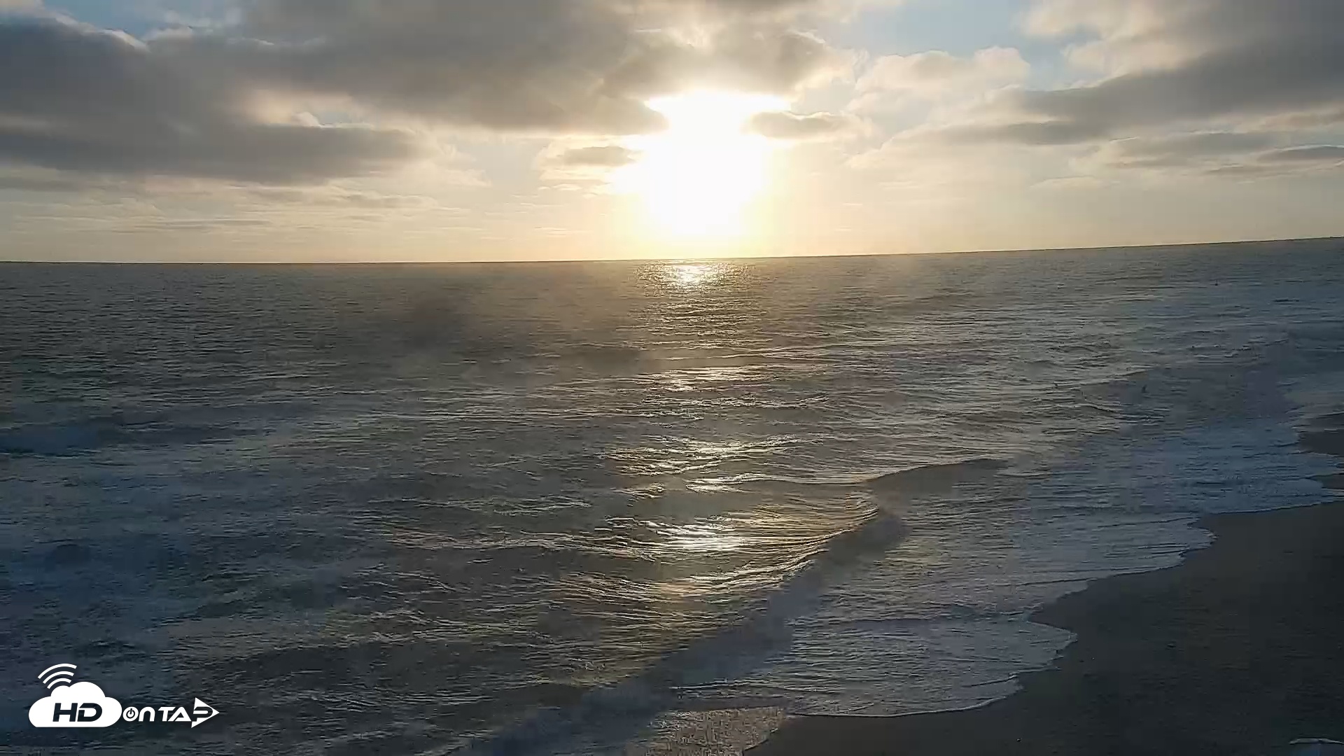 Snapshot of Carlsbad Beach Surf Live Webcam taken Jul 23, 2025, 7:23pm PDT