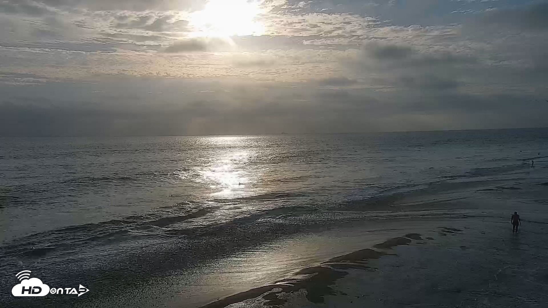 Snapshot of Carlsbad Beach Surf Live Webcam taken Jul 25, 2026, 6:50pm PDT