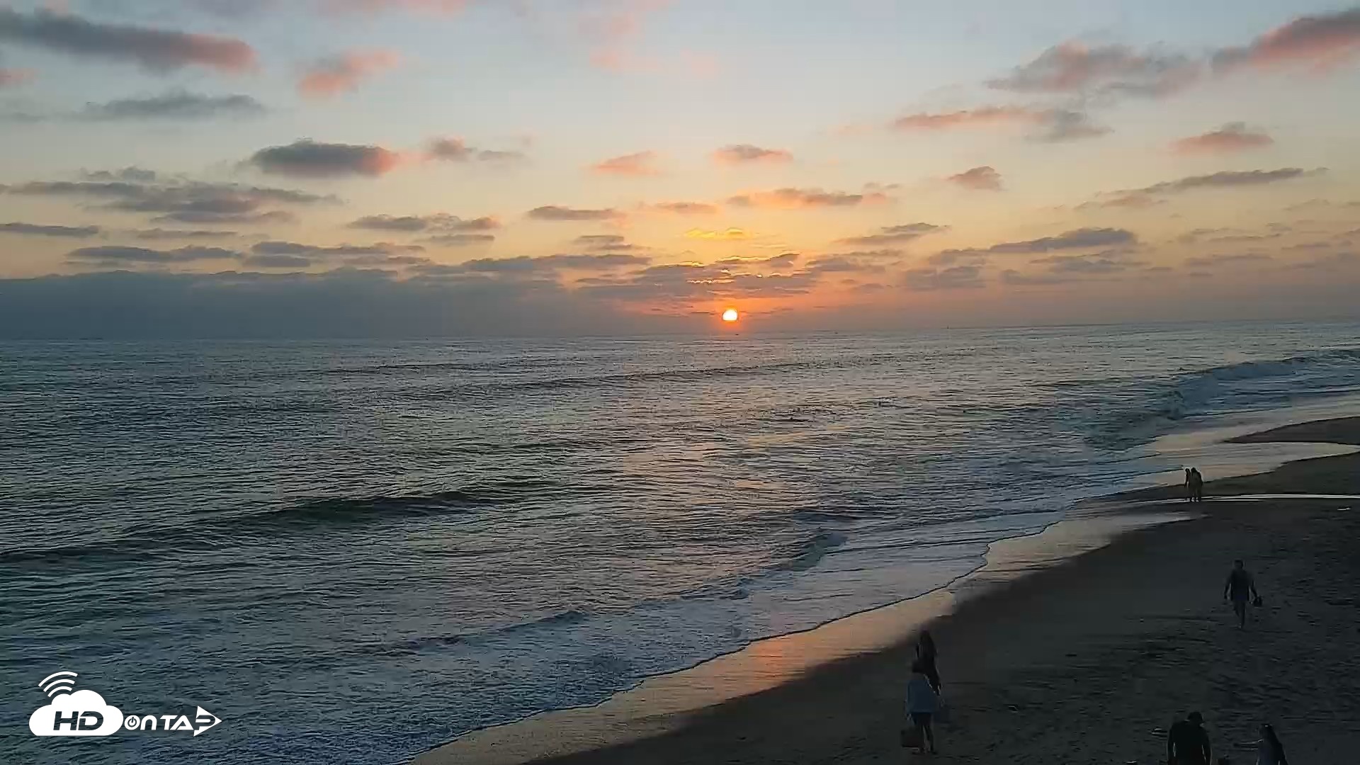Snapshot of Carlsbad Beach Surf Live Webcam taken Jul 28, 2026, 7:47pm PDT