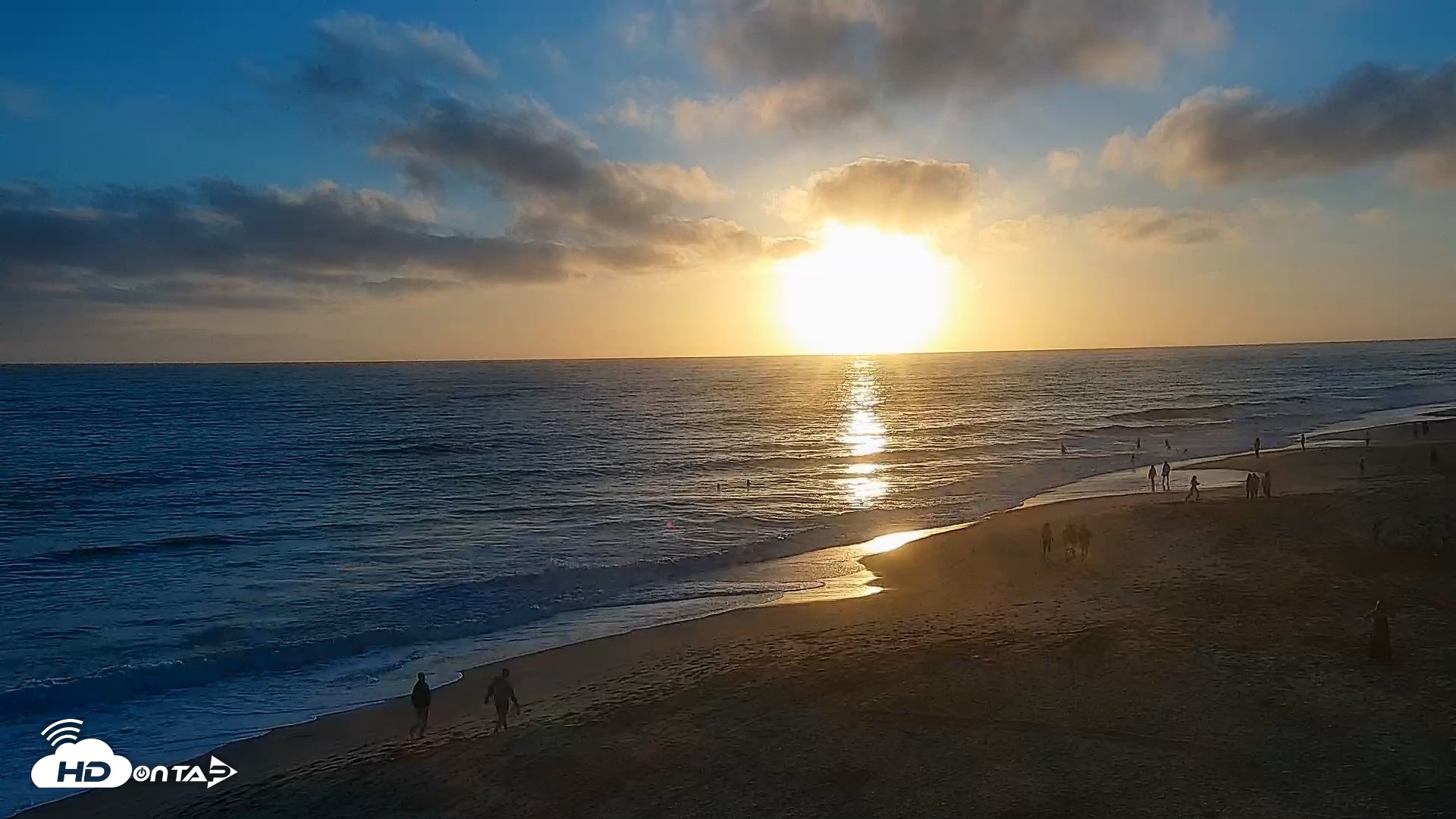 Snapshot of Carlsbad Beach Surf Live Webcam taken Jul 7, 2026, 7:47pm PDT