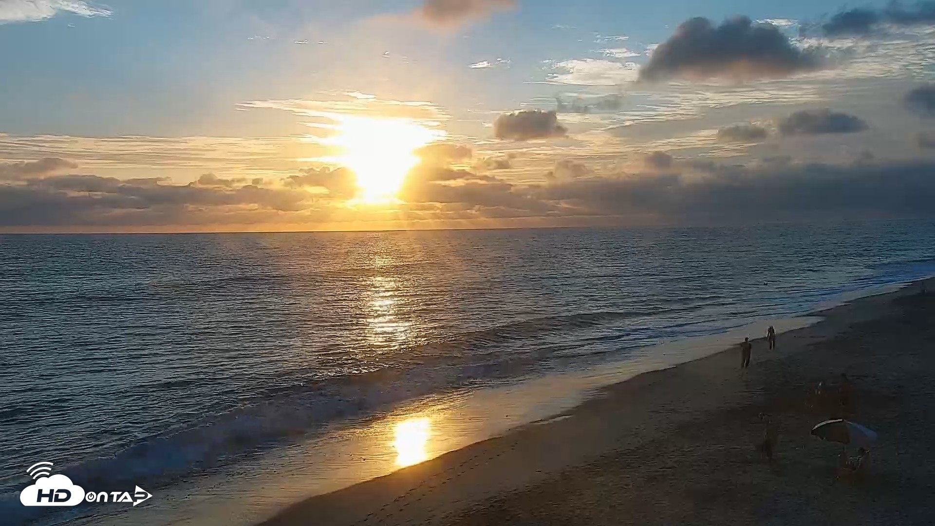 Snapshot of Carlsbad Beach Surf Live Webcam taken Aug 12, 2026, 7:18pm PDT