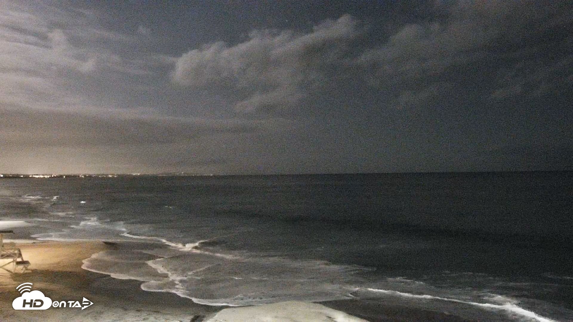 Snapshot of Carlsbad Beach Surf Live Webcam taken Jun 30, 2026, 11:27pm PDT