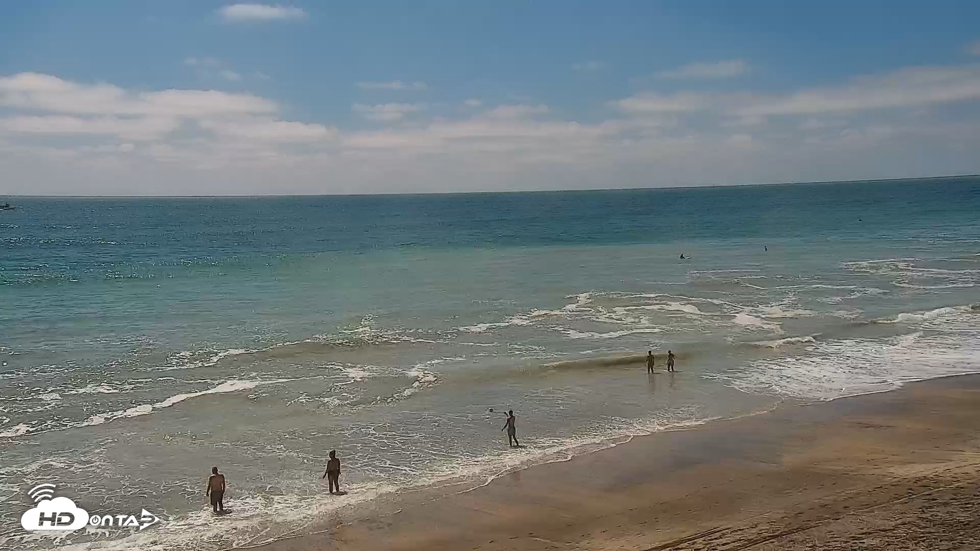 Snapshot of Carlsbad Beach Surf Live Webcam taken Aug 16, 2026, 2:36pm PDT