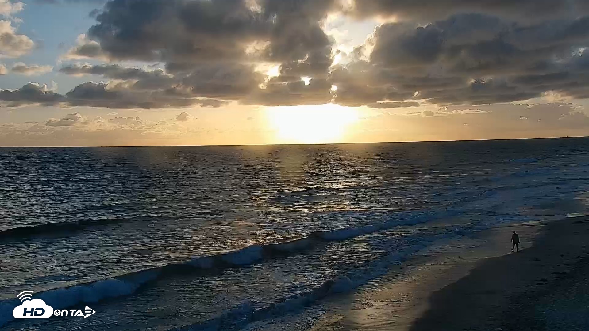 Snapshot of Carlsbad Beach Surf Live Webcam taken May 27, 2026, 7:24pm PDT