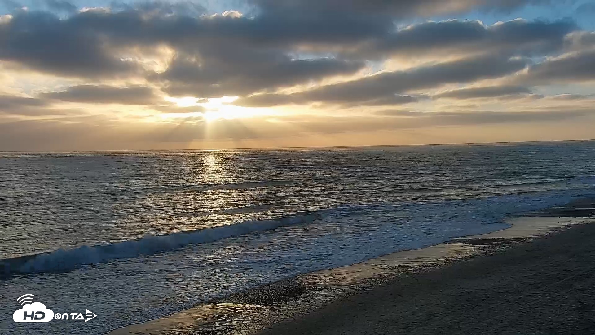 Snapshot of Carlsbad Beach Surf Live Webcam taken Sep 13, 2026, 6:35pm PDT