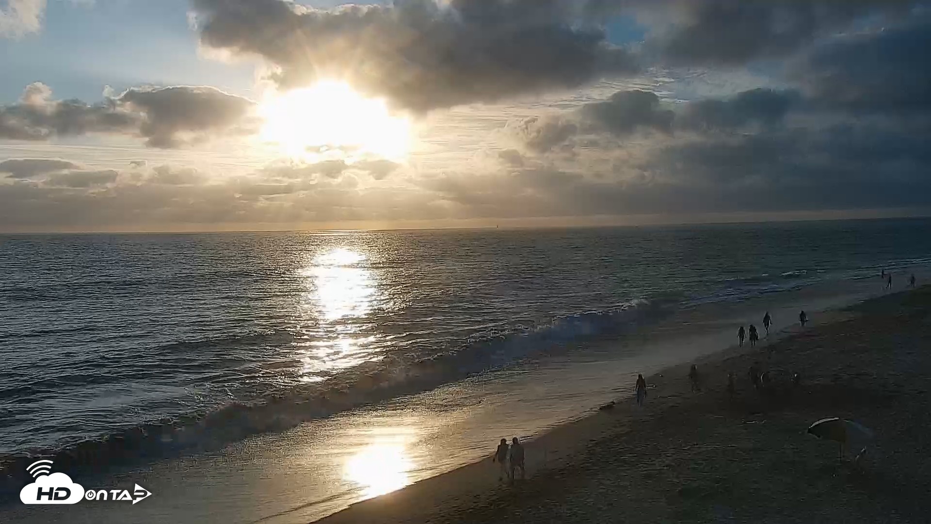 Snapshot of Carlsbad Beach Surf Live Webcam taken Aug 12, 2026, 7:03pm PDT