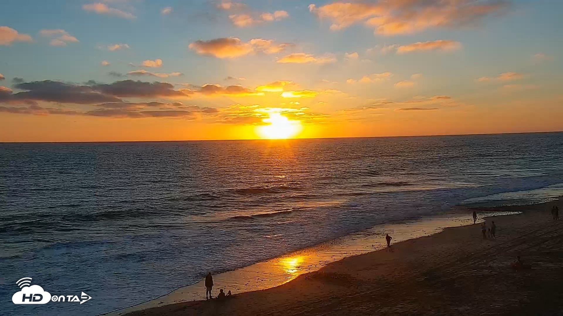 Snapshot of Carlsbad Beach Surf Live Webcam taken Sep 1, 2026, 7:07pm PDT