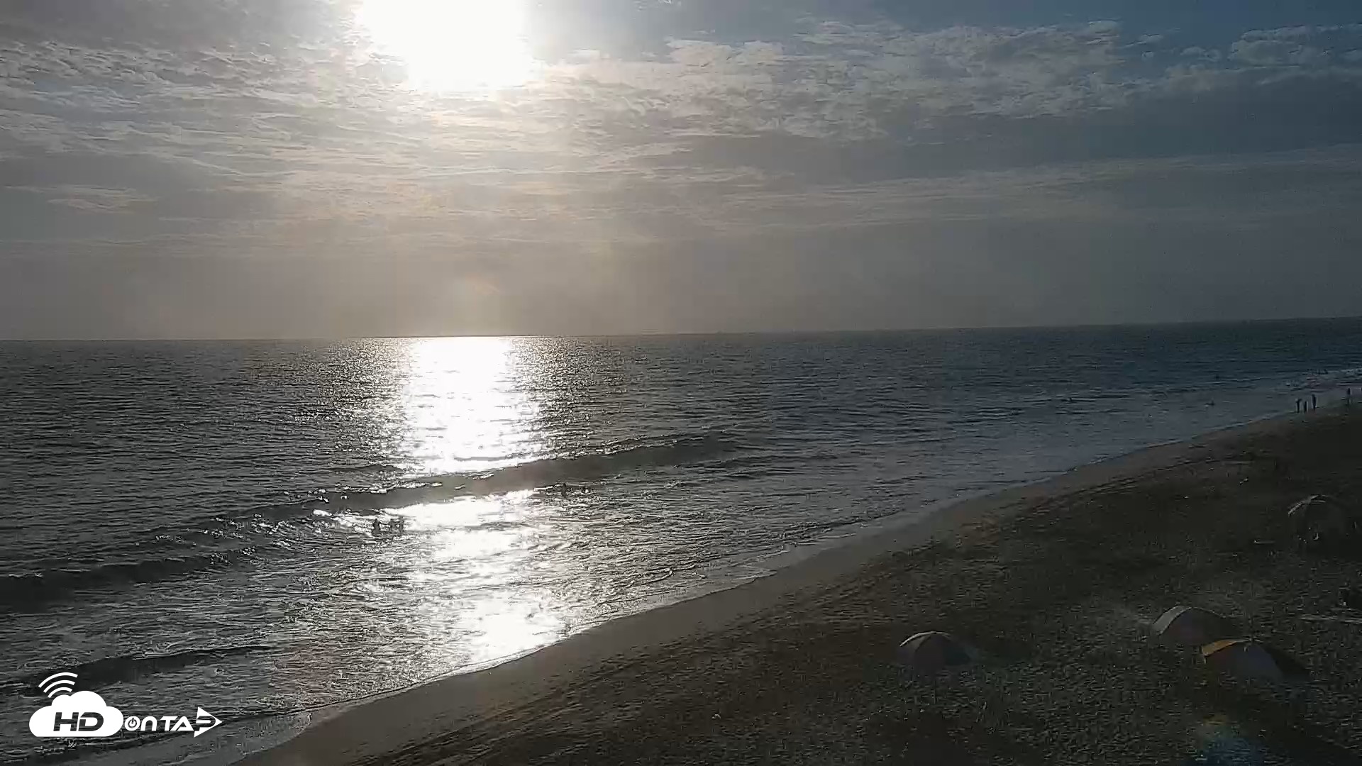 Snapshot of Carlsbad Beach Surf Live Webcam taken Aug 5, 2026, 6:39pm PDT