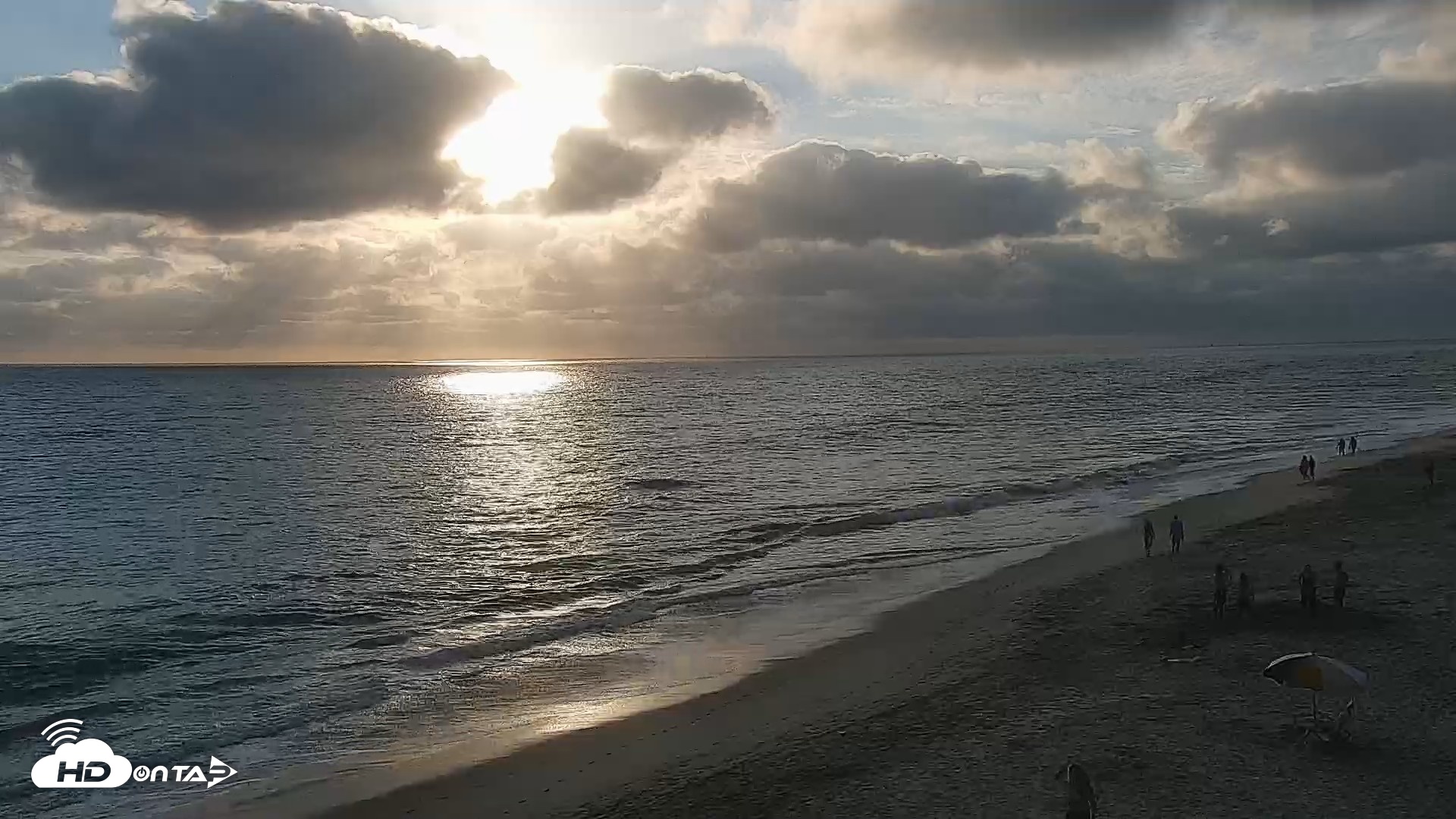 Snapshot of Carlsbad Beach Surf Live Webcam taken Aug 12, 2026, 6:49pm PDT
