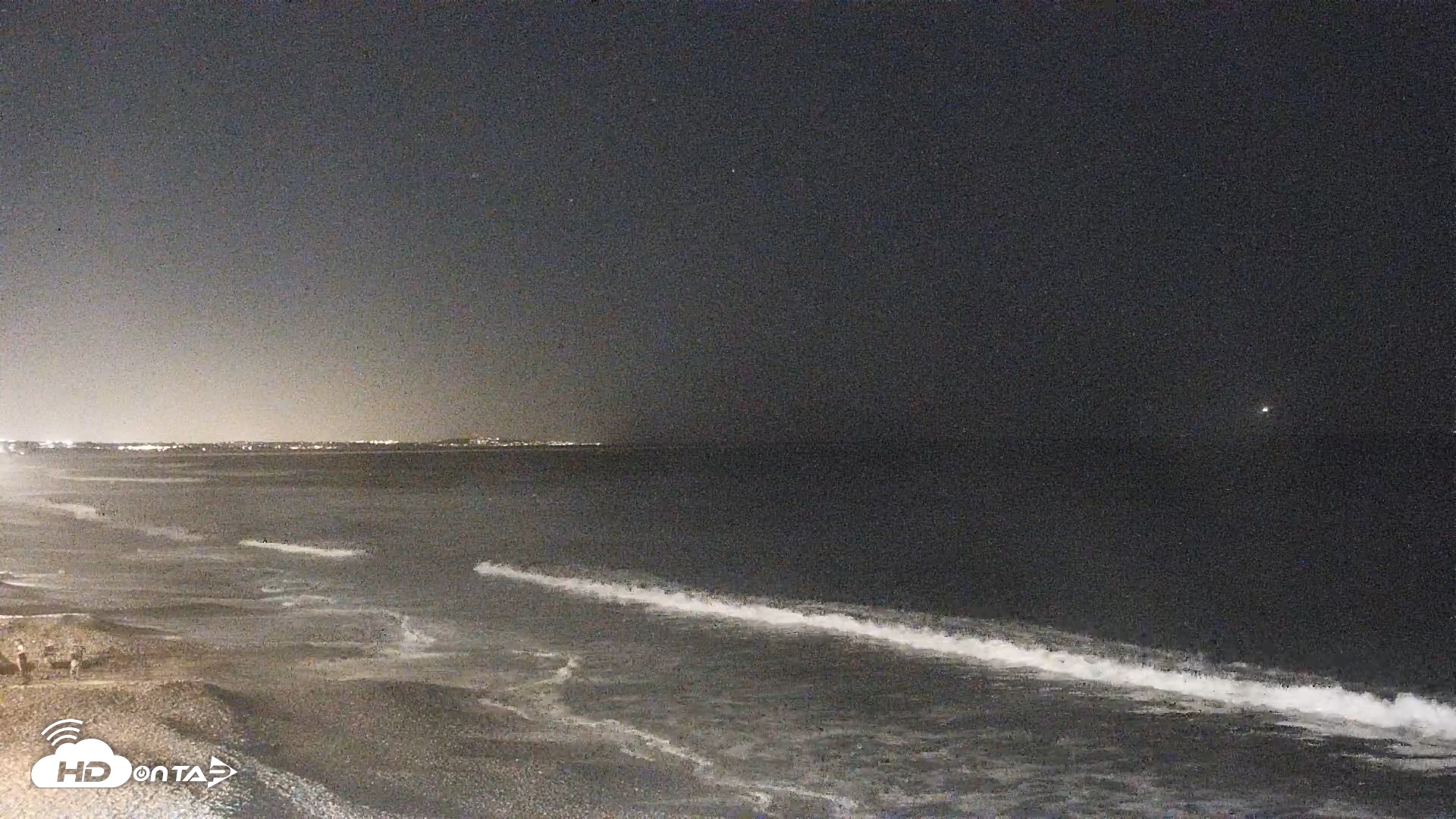 Snapshot of Carlsbad Beach Surf Live Webcam taken Oct 16, 2026, 8:42pm PDT