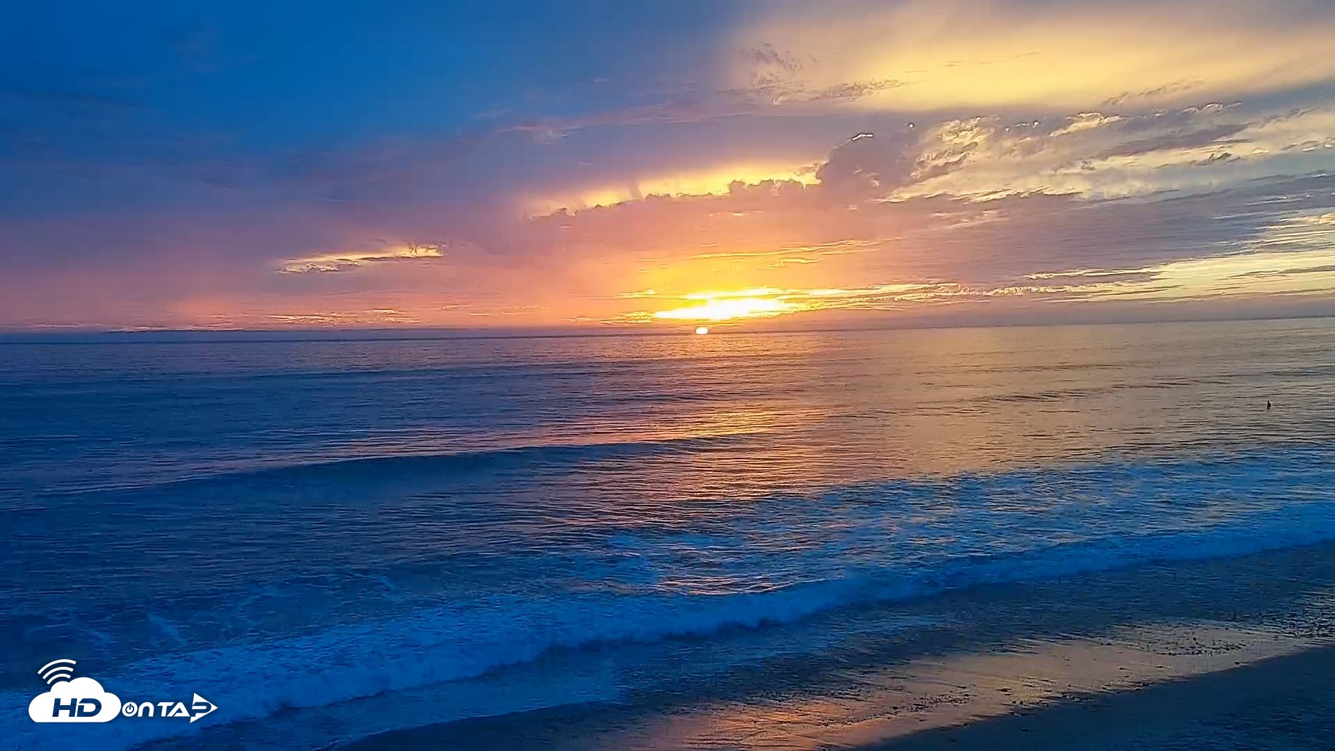 Snapshot of Carlsbad Beach Surf Live Webcam taken Sep 27, 2026, 6:39pm PDT