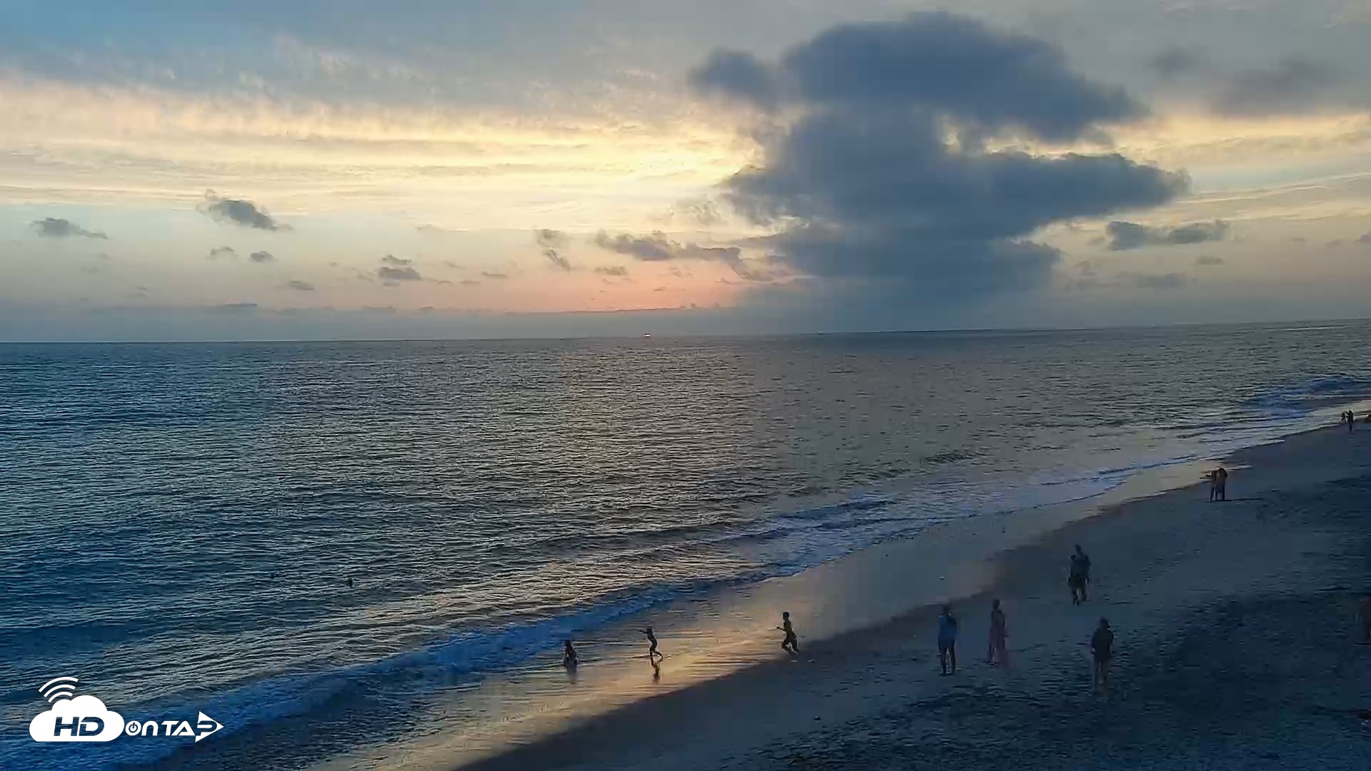 Snapshot of Carlsbad Beach Surf Live Webcam taken Aug 10, 2026, 7:41pm PDT