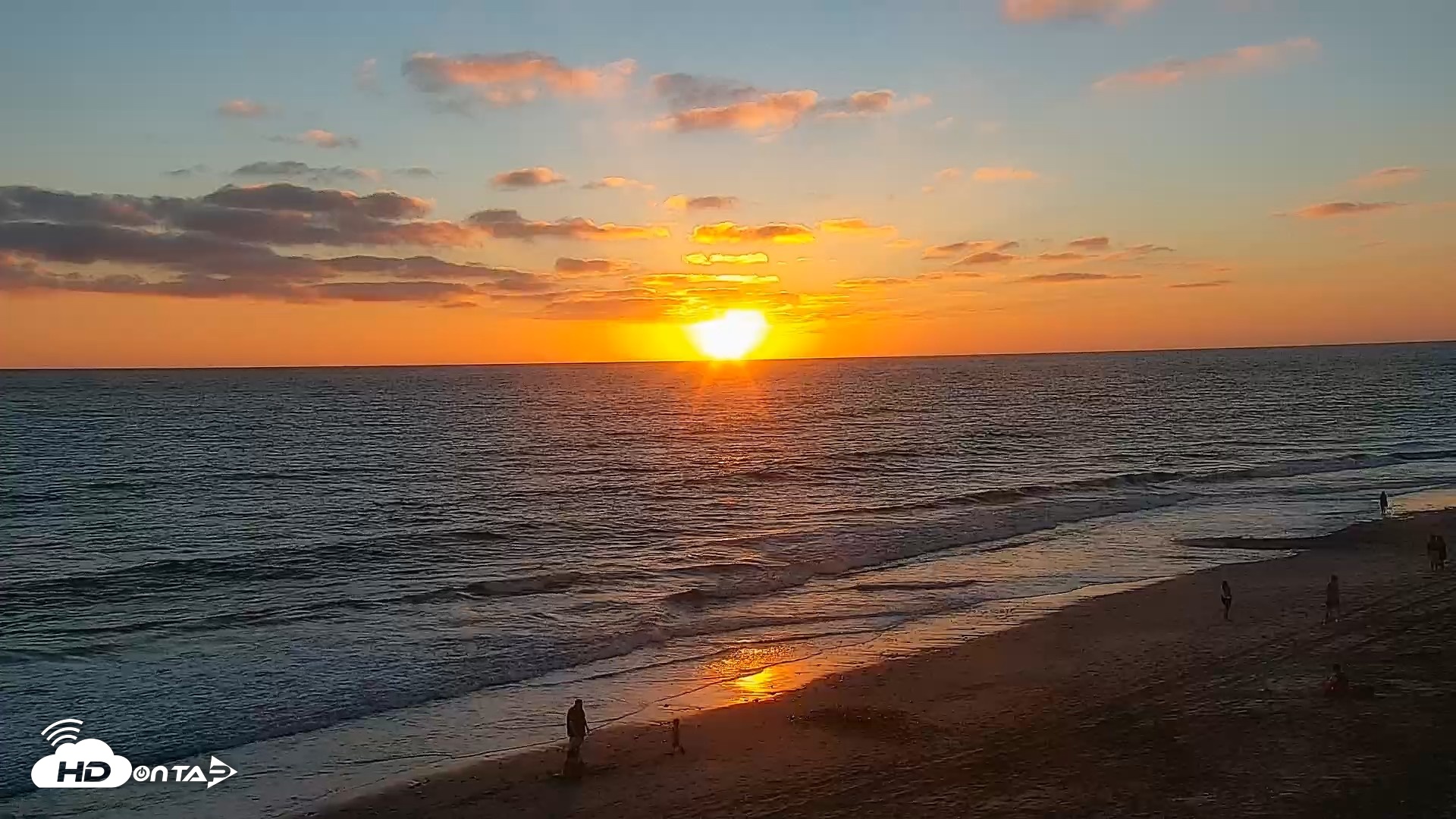Snapshot of Carlsbad Beach Surf Live Webcam taken Sep 1, 2026, 7:11pm PDT
