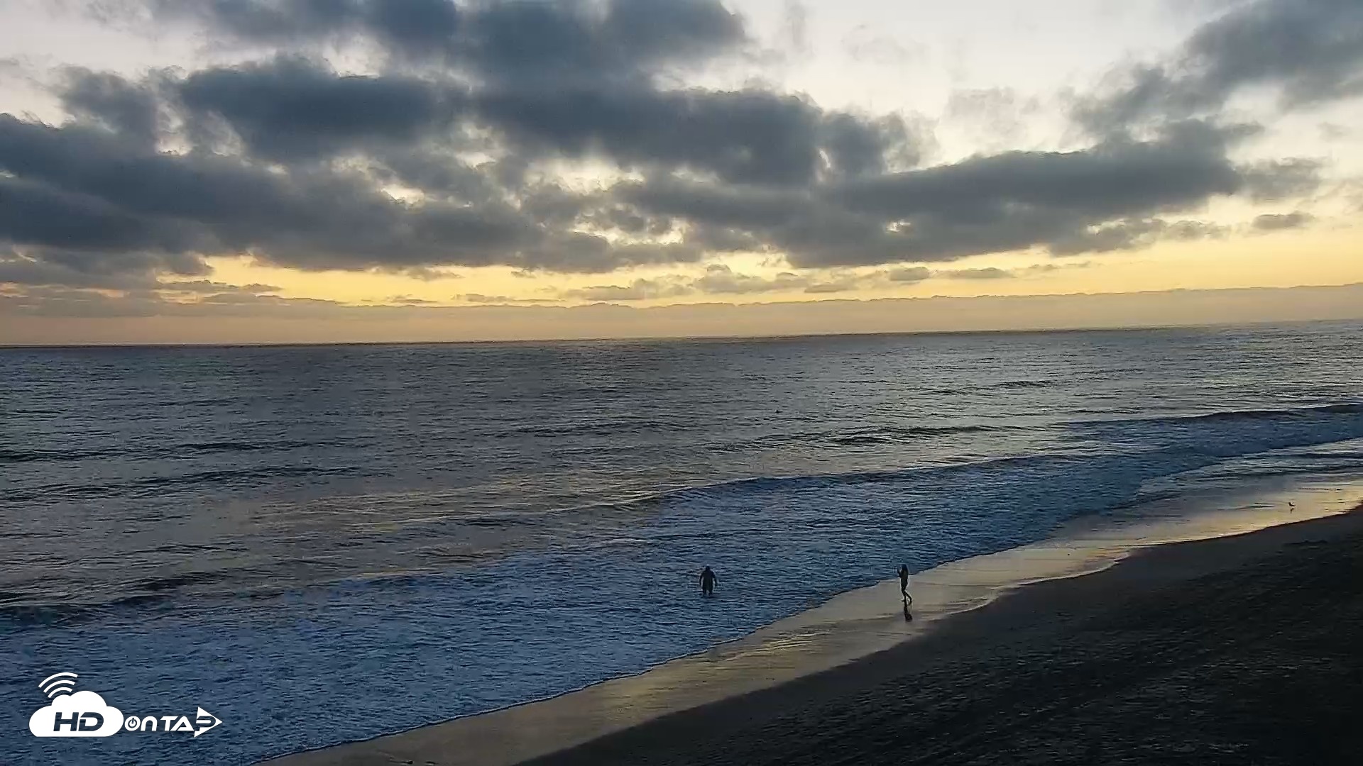 Snapshot of Carlsbad Beach Surf Live Webcam taken Aug 31, 2026, 7:39pm PDT