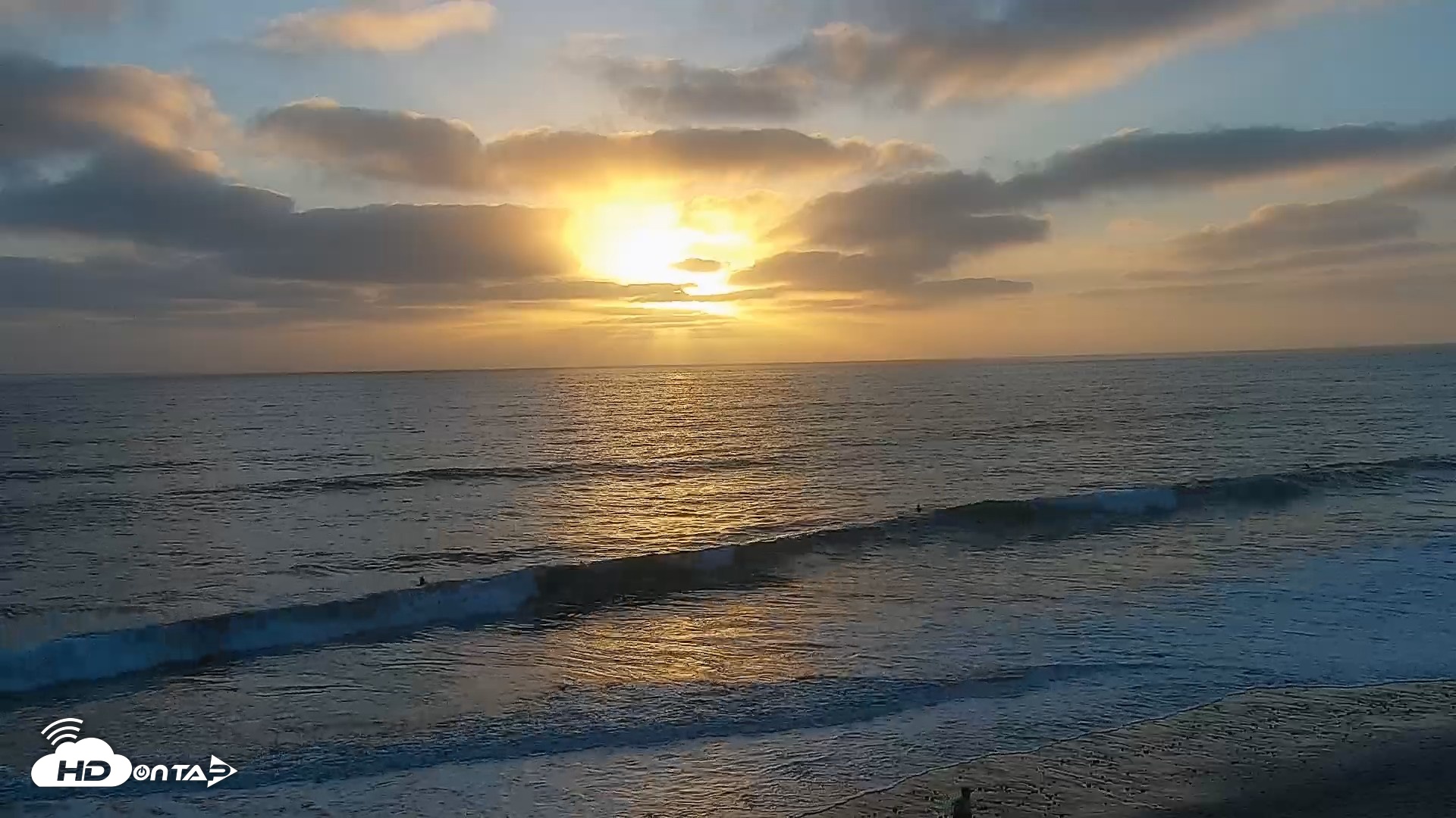Snapshot of Carlsbad Beach Surf Live Webcam taken Sep 30, 2026, 6:21pm PDT