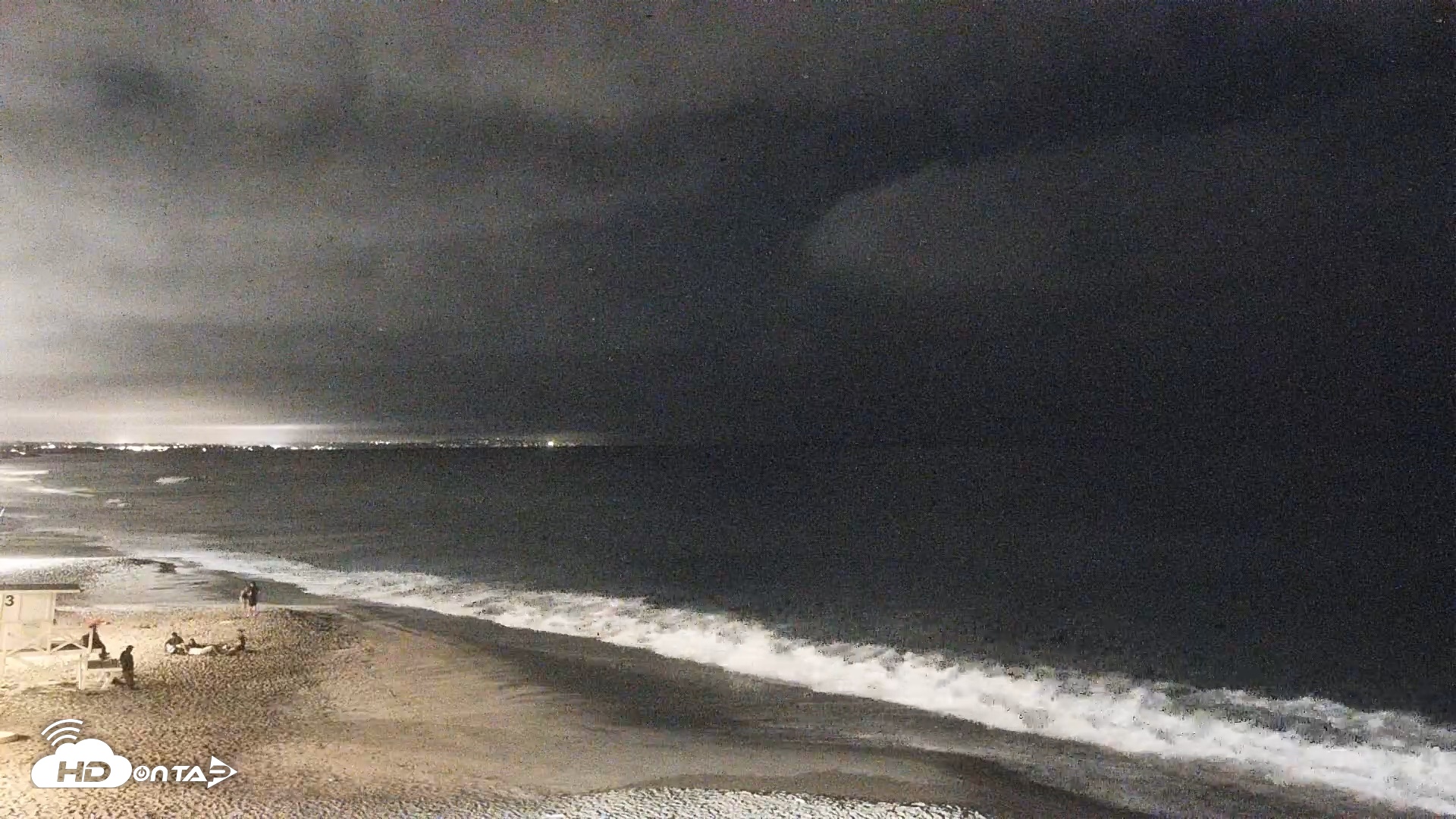 Snapshot of Carlsbad Beach Surf Live Webcam taken Jul 4, 2026, 11:01pm PDT