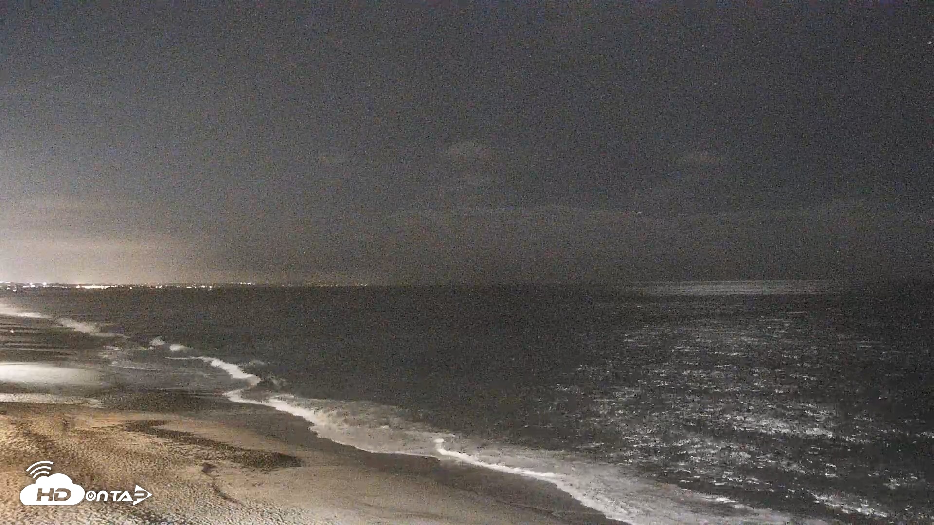 Snapshot of Carlsbad Beach Surf Live Webcam taken Sep 19, 2026, 8:04pm PDT