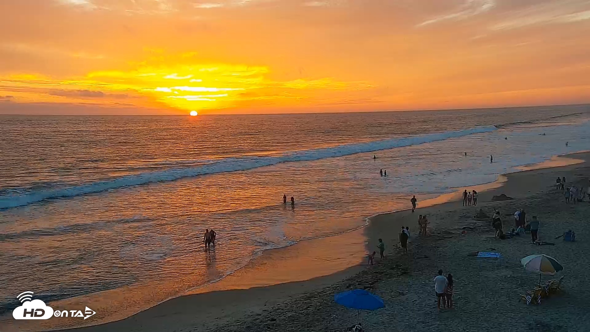 Snapshot of Carlsbad Beach Surf Live Webcam taken Sep 1, 2025, 7:13pm PDT