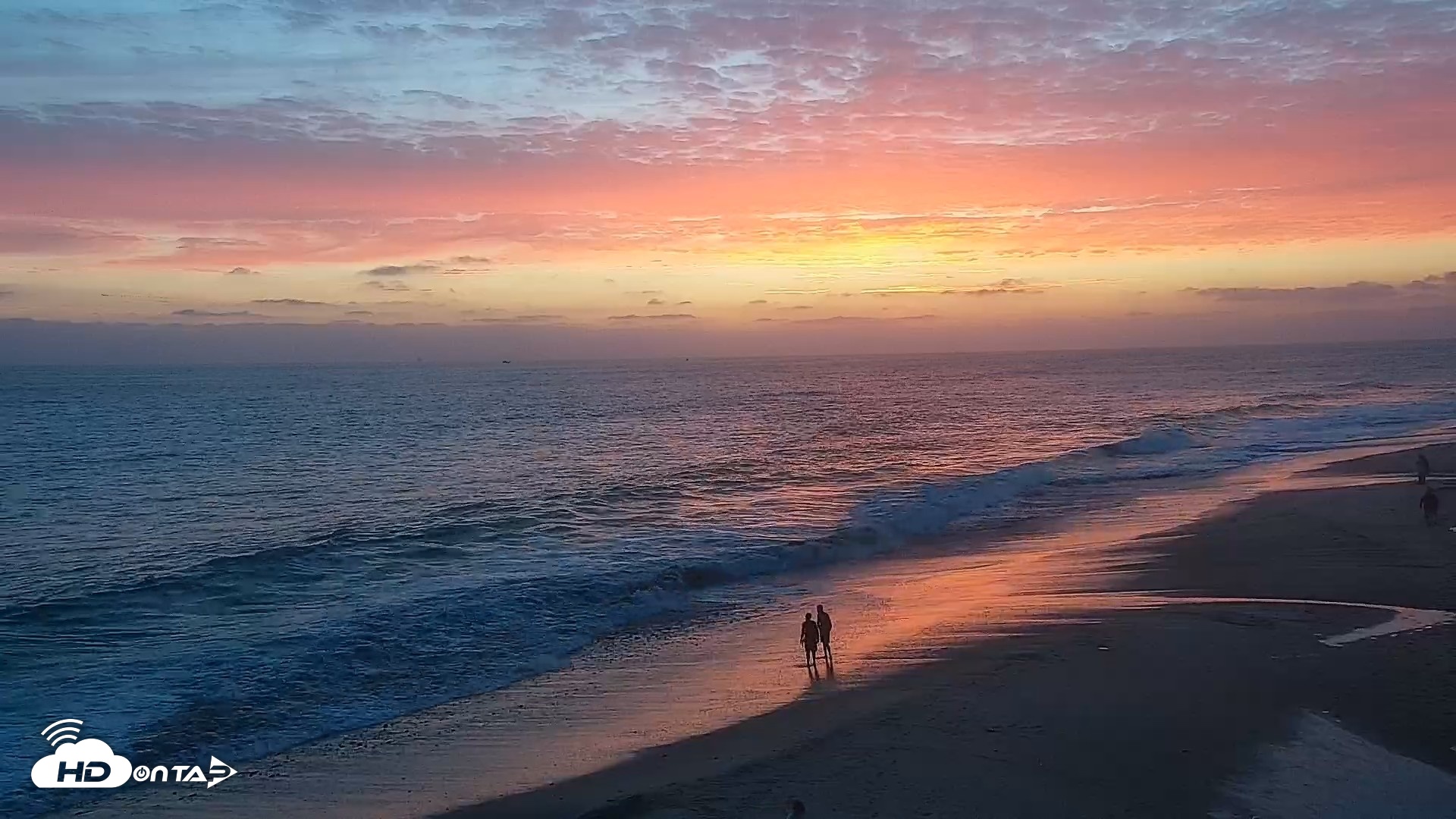 Snapshot of Carlsbad Beach Surf Live Webcam taken Jul 25, 2026, 8:08pm PDT