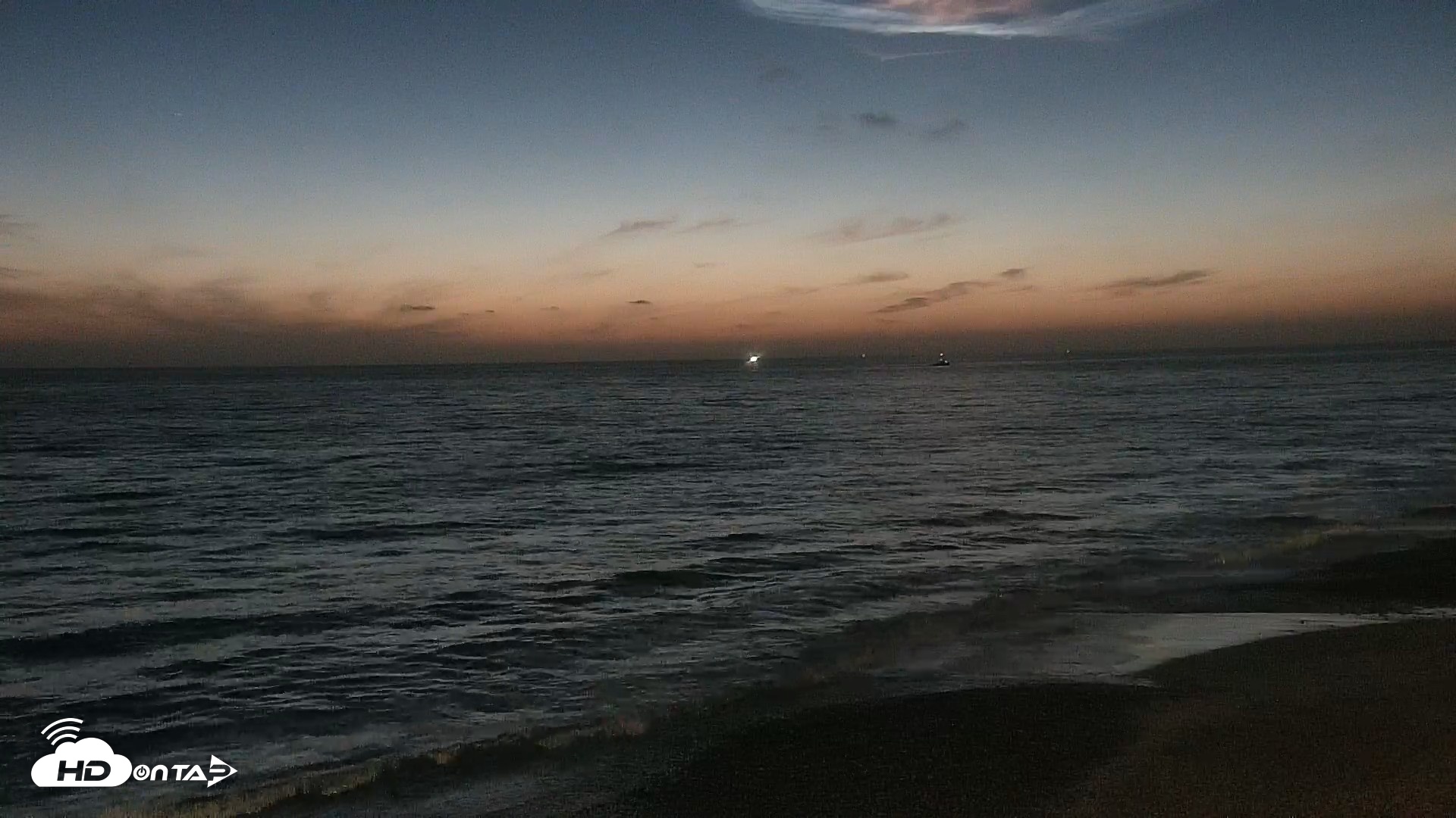 Snapshot of Carlsbad Beach Surf Live Webcam taken Sep 19, 2026, 7:32pm PDT