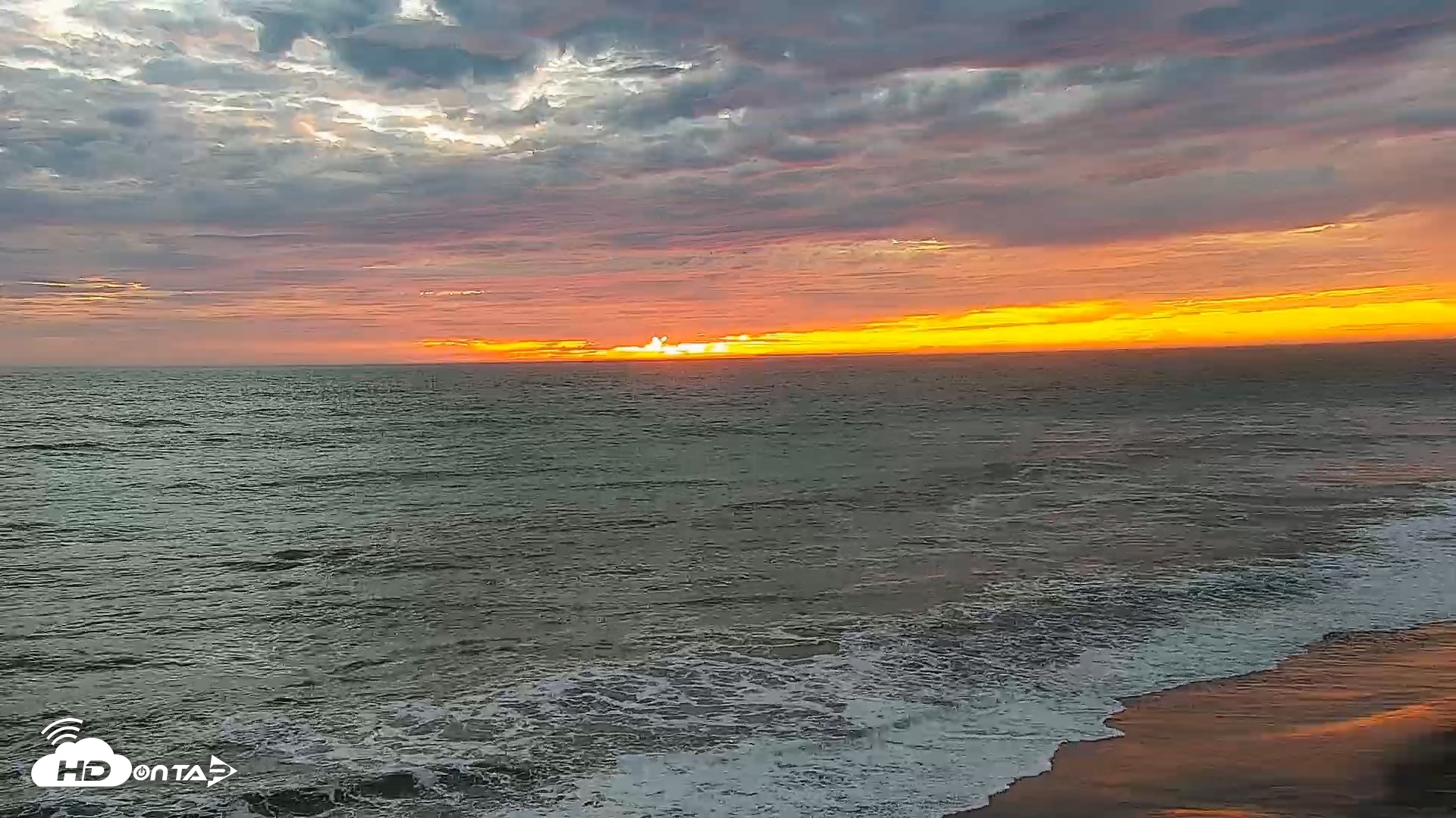 Snapshot of Carlsbad Beach Surf Live Webcam taken Sep 7, 2026, 7:01pm PDT