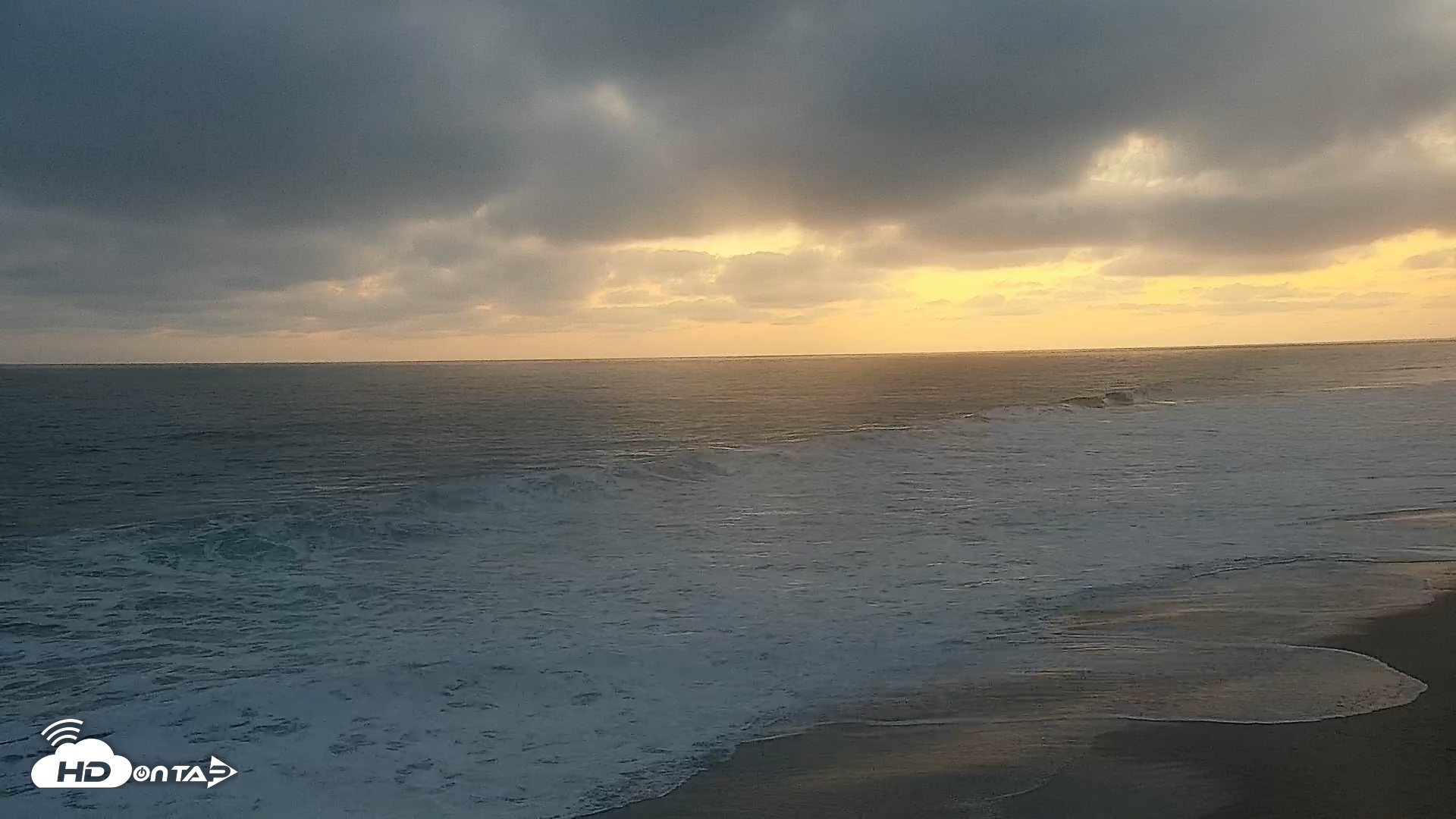 Snapshot of Carlsbad Beach Surf Live Webcam taken Jun 14, 2026, 8:19pm PDT