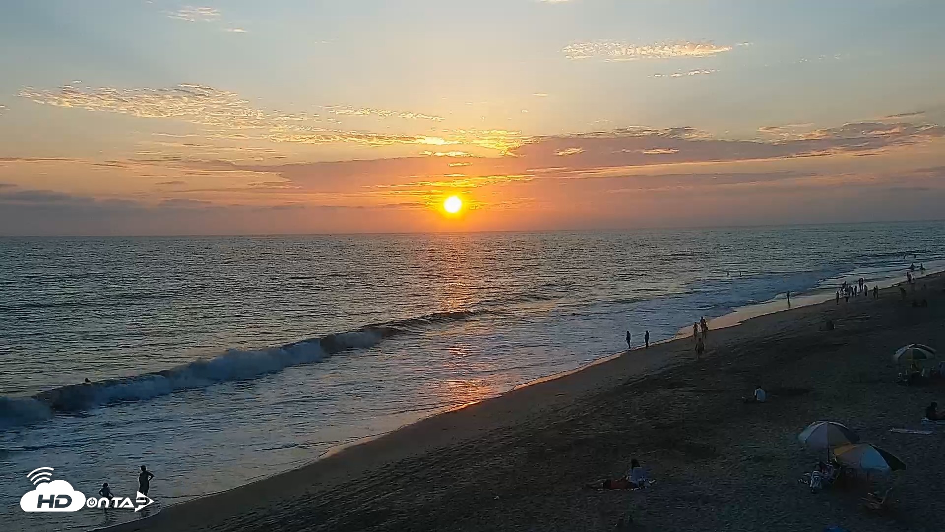 Snapshot of Carlsbad Beach Surf Live Webcam taken Aug 5, 2026, 7:37pm PDT