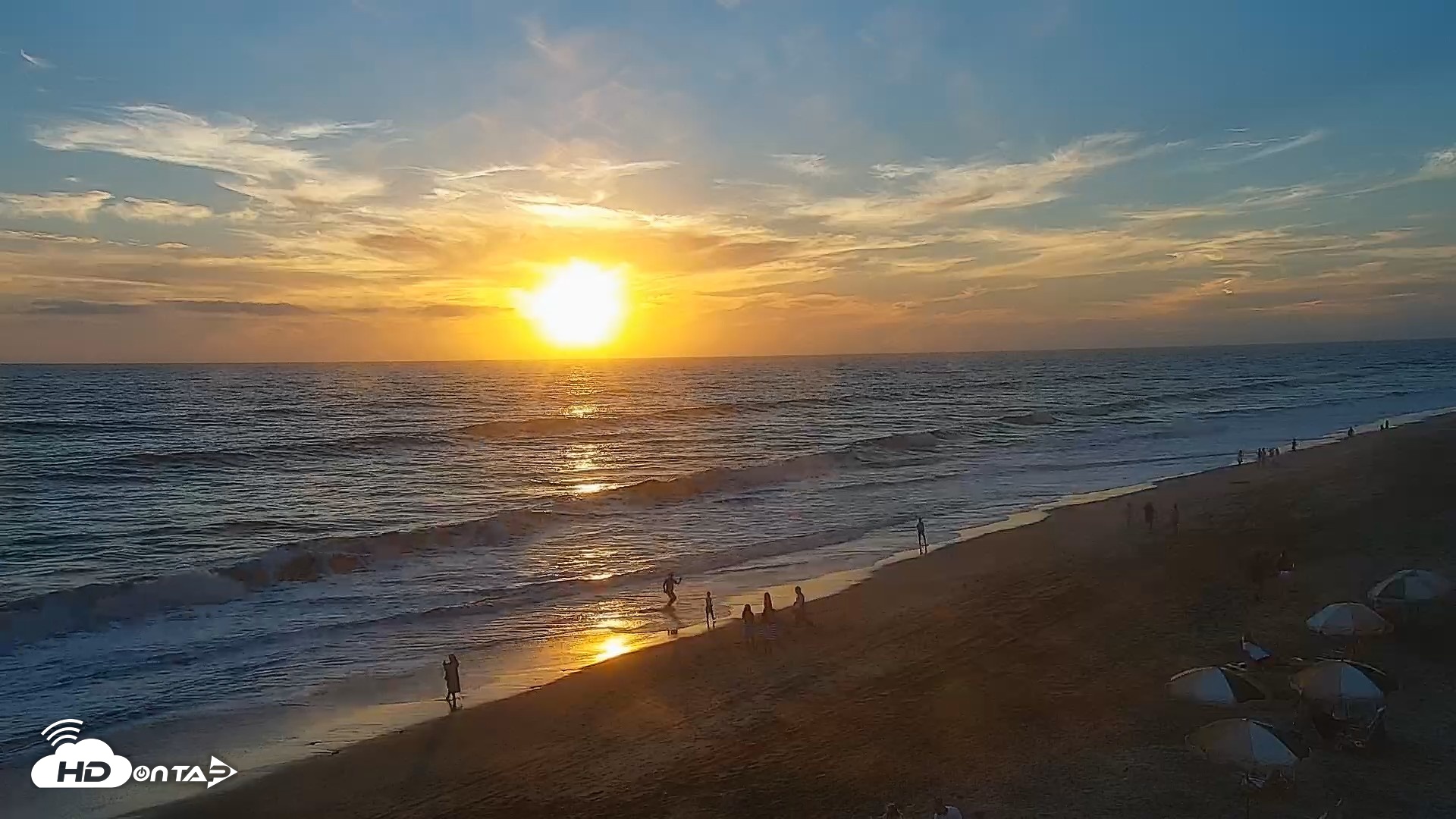 Snapshot of Carlsbad Beach Surf Live Webcam taken Aug 17, 2026, 7:24pm PDT