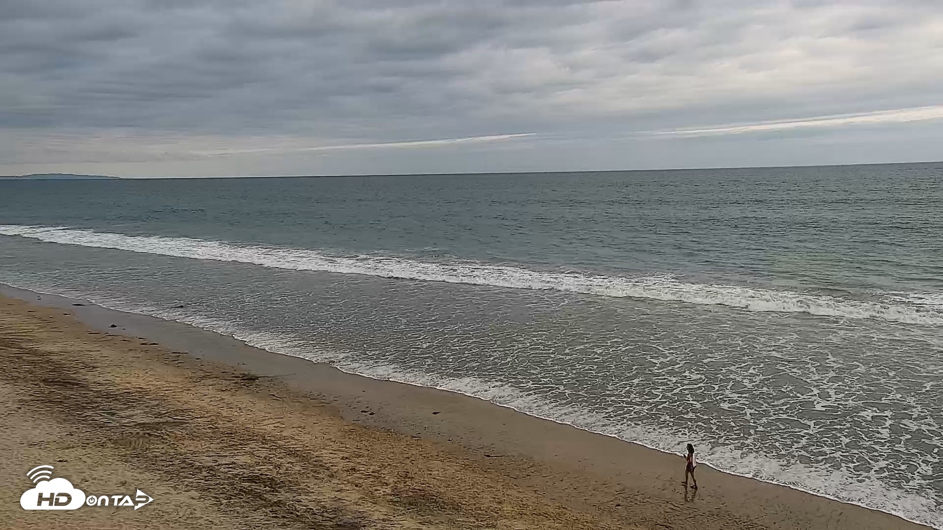 Snapshot of Carlsbad Beach Surf Live Webcam taken May 3, 2026, 5:55pm PDT