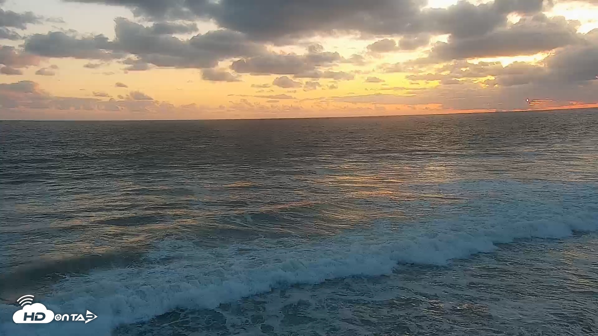 Snapshot of Carlsbad Beach Surf Live Webcam taken Apr 25, 2025, 7:21pm PDT