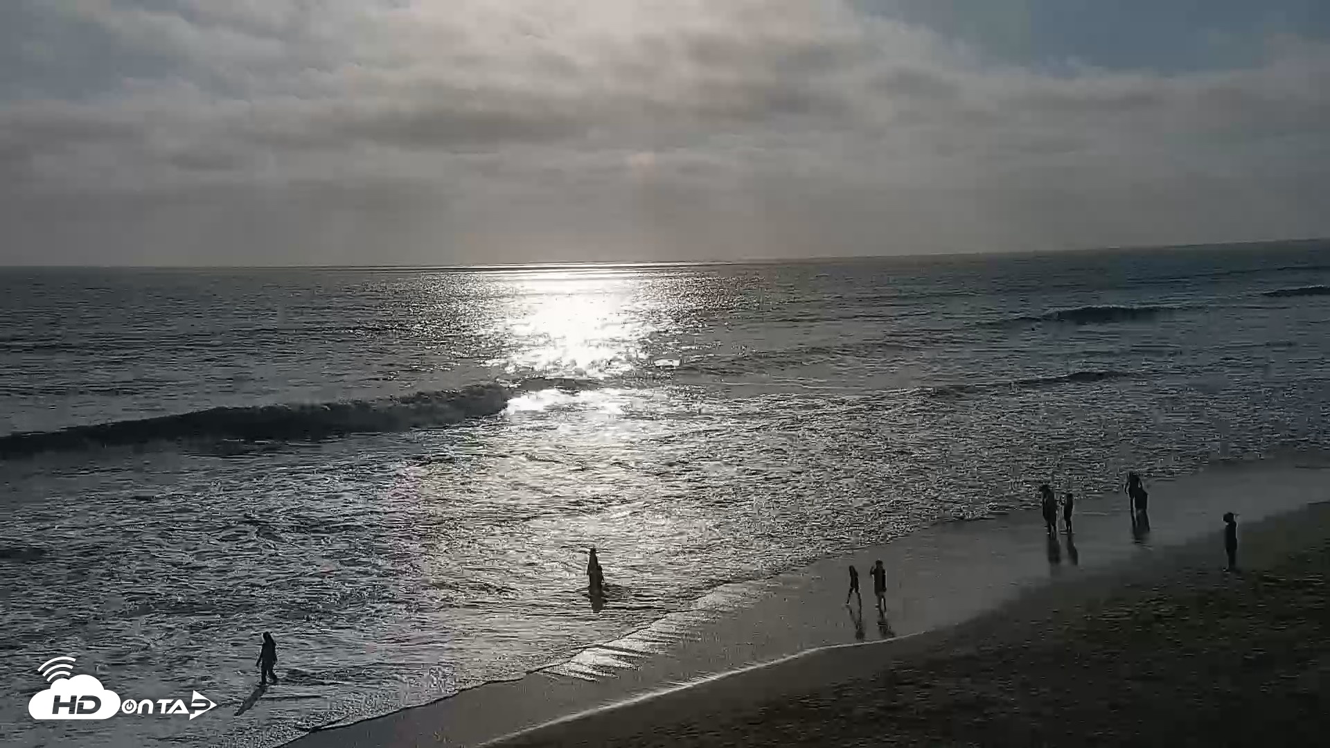 Snapshot of Carlsbad Beach Surf Live Webcam taken Aug 30, 2026, 5:42pm PDT