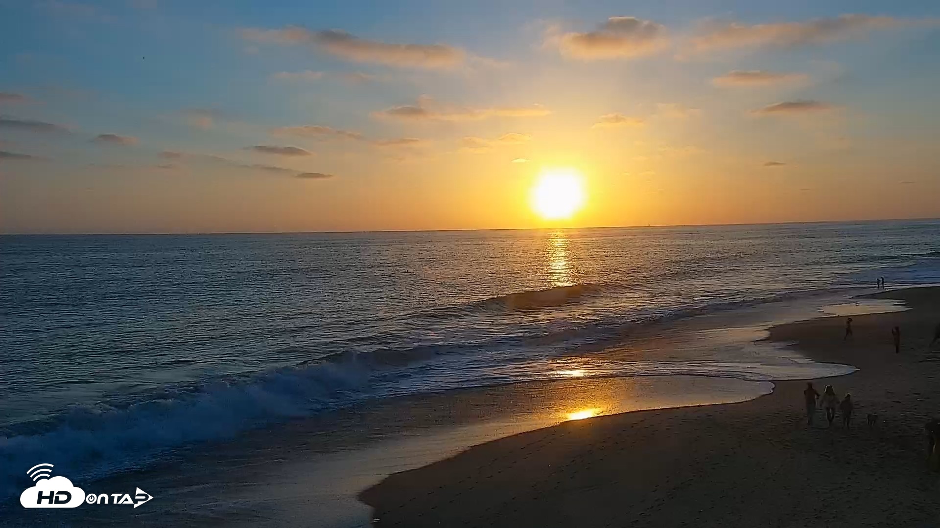Snapshot of Carlsbad Beach Surf Live Webcam taken Jul 10, 2026, 7:50pm PDT