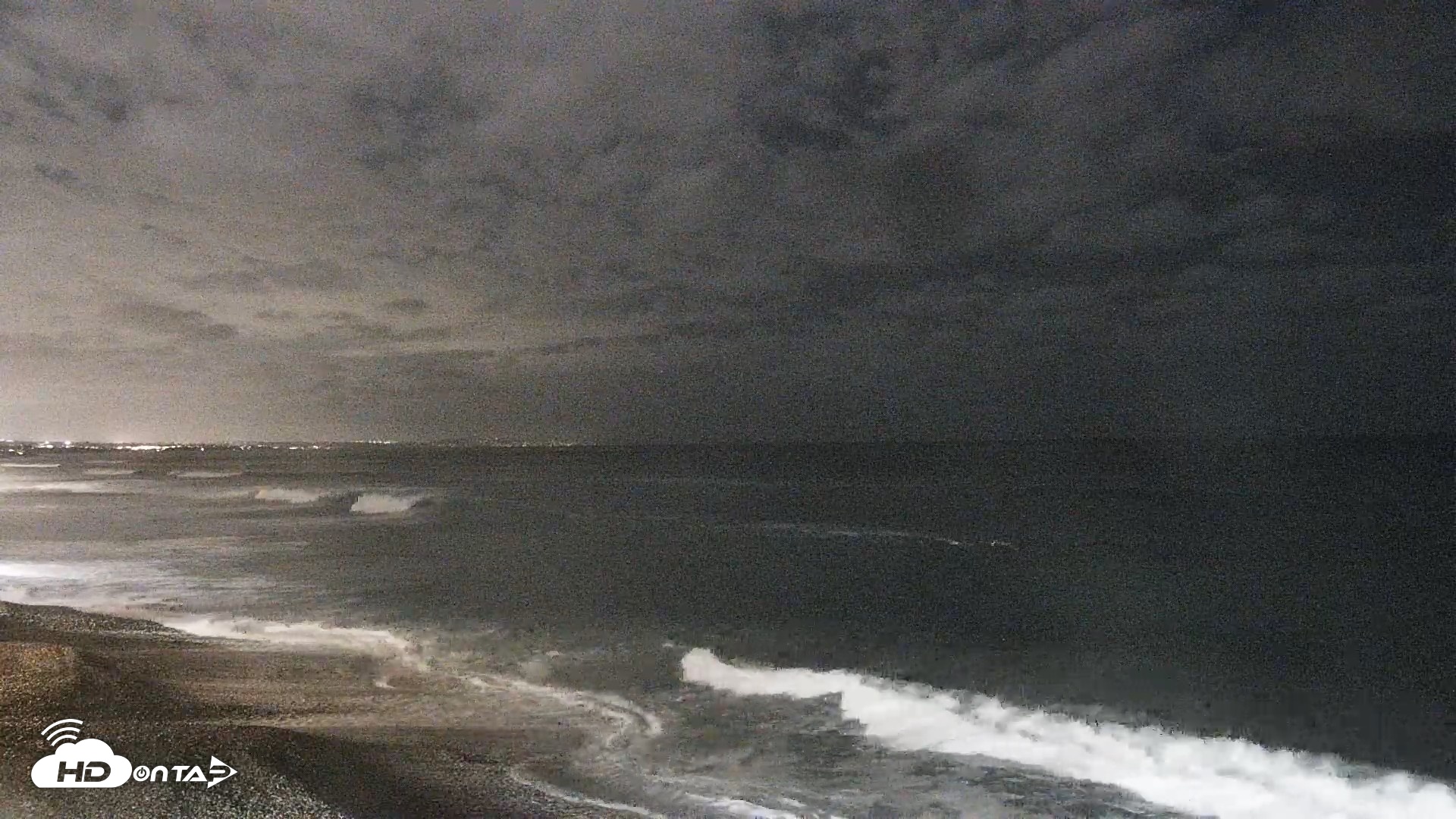 Snapshot of Carlsbad Beach Surf Live Webcam taken Oct 20, 2026, 7:45pm PDT