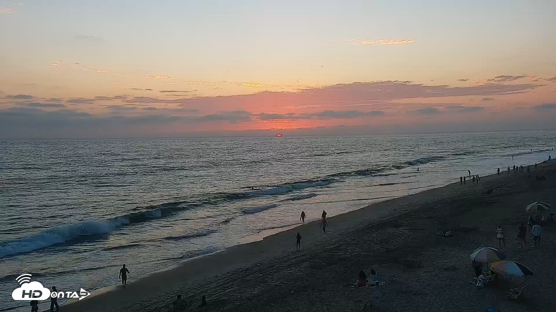 Snapshot of Carlsbad Beach Surf Live Webcam taken Aug 5, 2026, 7:45pm PDT
