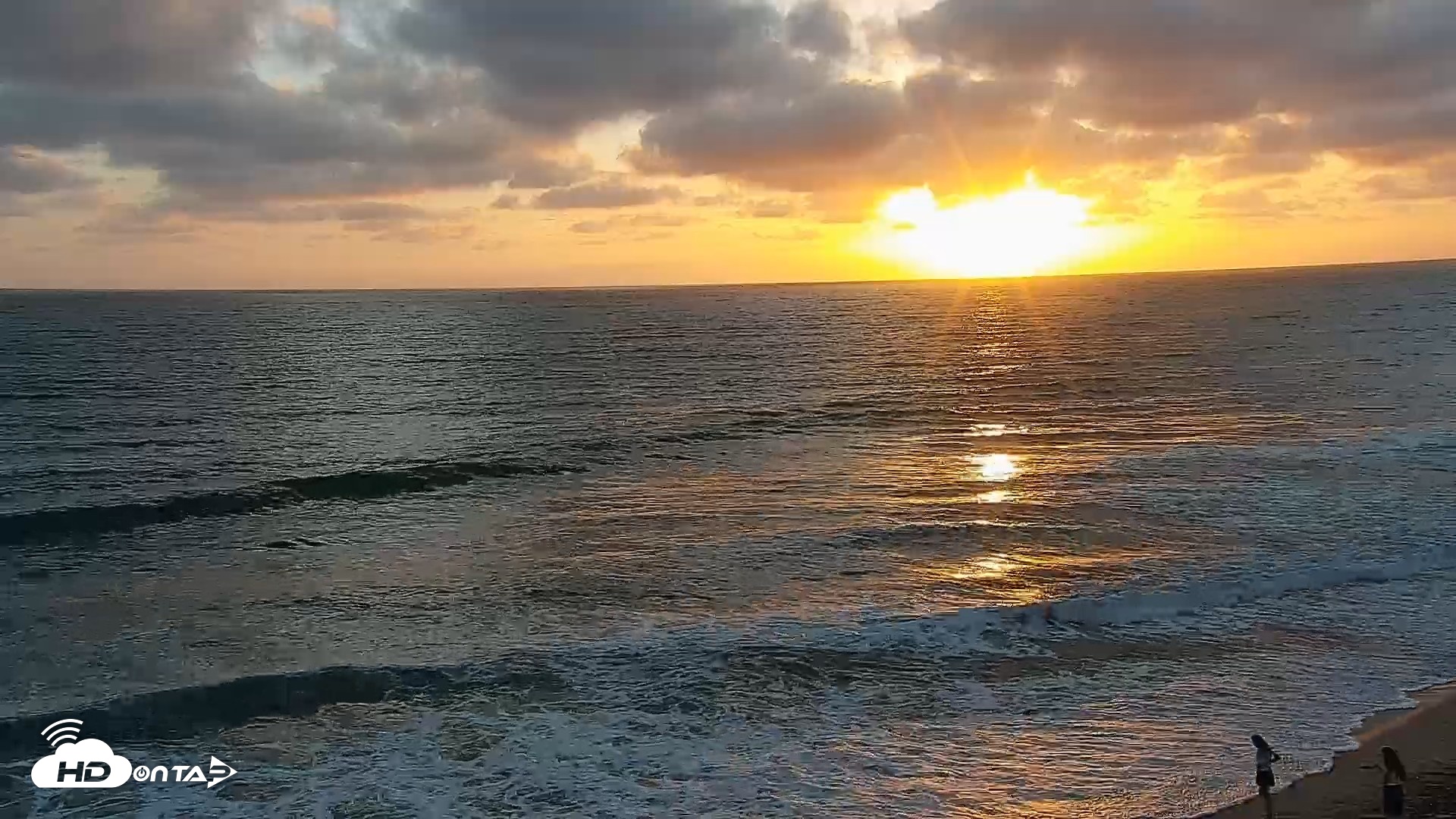 Snapshot of Carlsbad Beach Surf Live Webcam taken Apr 29, 2026, 7:20pm PDT