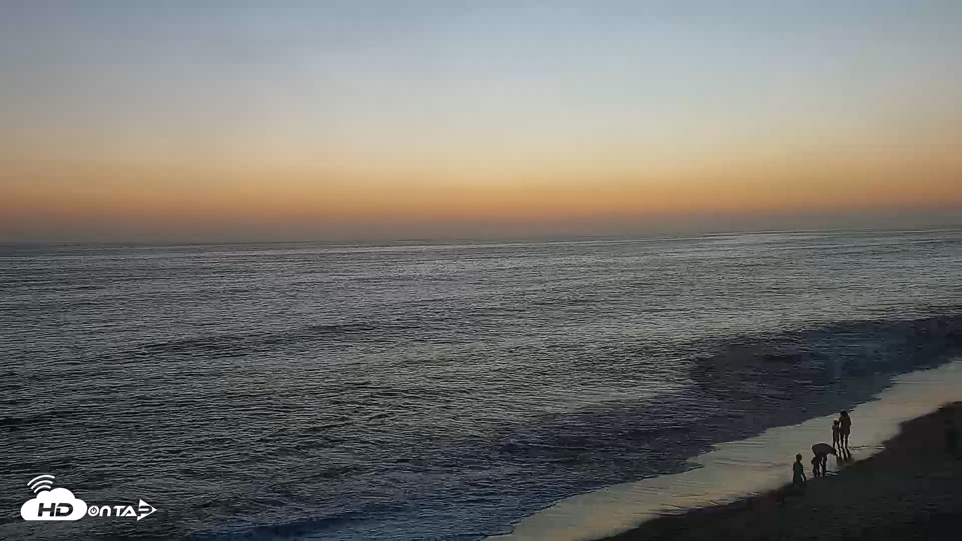 Snapshot of Carlsbad Beach Surf Live Webcam taken Aug 25, 2026, 7:34pm PDT