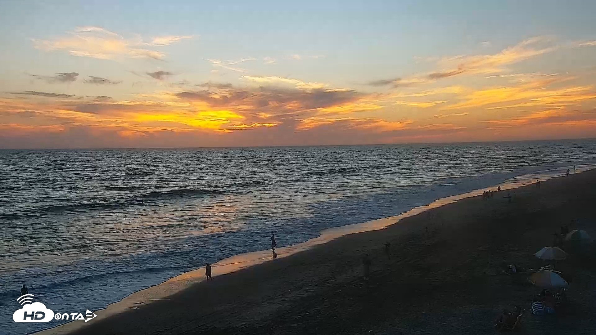 Snapshot of Carlsbad Beach Surf Live Webcam taken Aug 17, 2026, 7:36pm PDT
