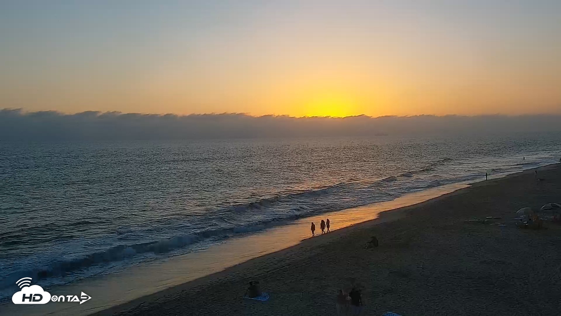 Snapshot of Carlsbad Beach Surf Live Webcam taken Jul 16, 2026, 7:54pm PDT
