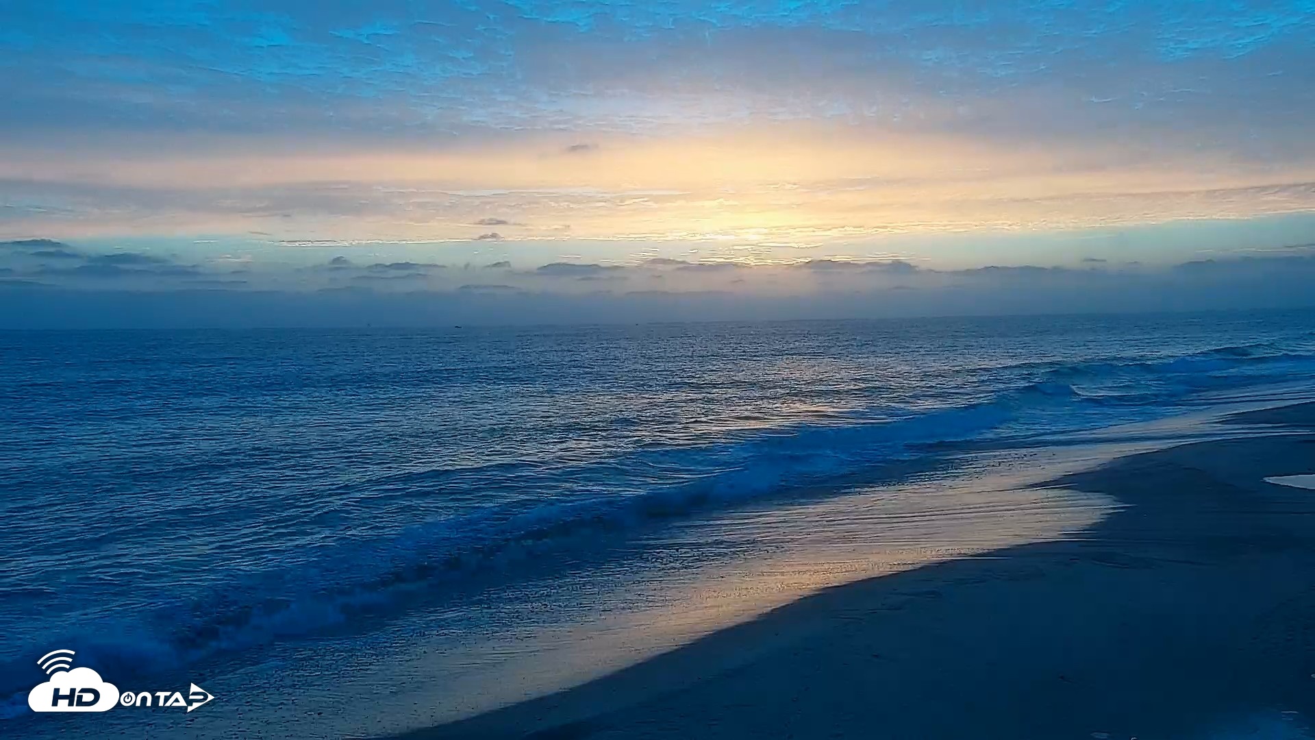 Snapshot of Carlsbad Beach Surf Live Webcam taken Jul 25, 2026, 7:58pm PDT