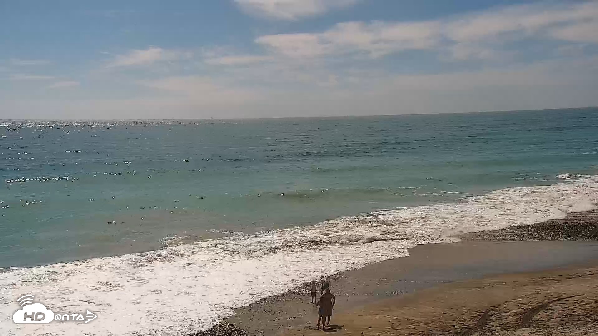 Snapshot of Carlsbad Beach Surf Live Webcam taken Aug 18, 2026, 3:21pm PDT