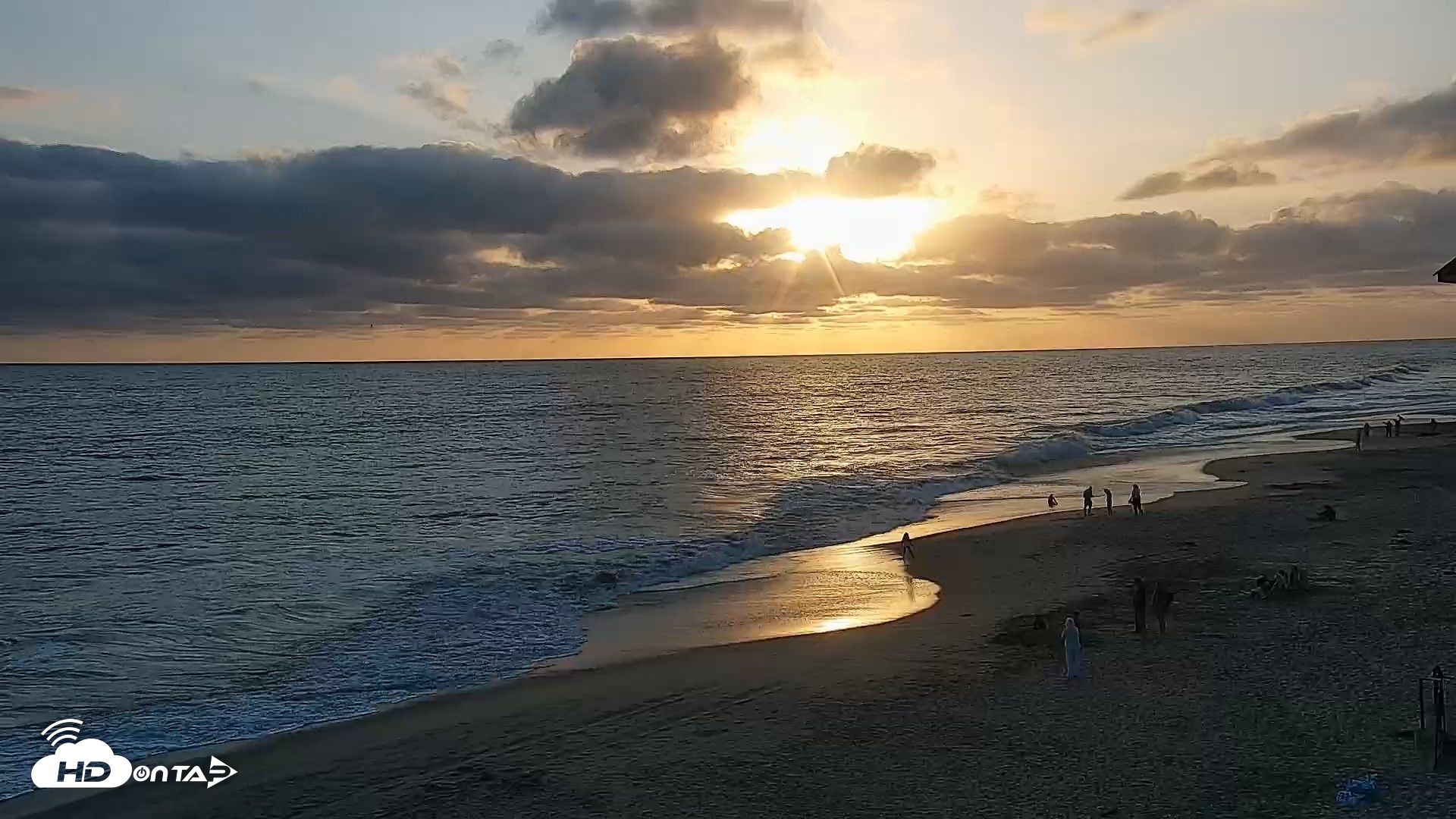 Snapshot of Carlsbad Beach Surf Live Webcam taken Jun 30, 2026, 7:40pm PDT