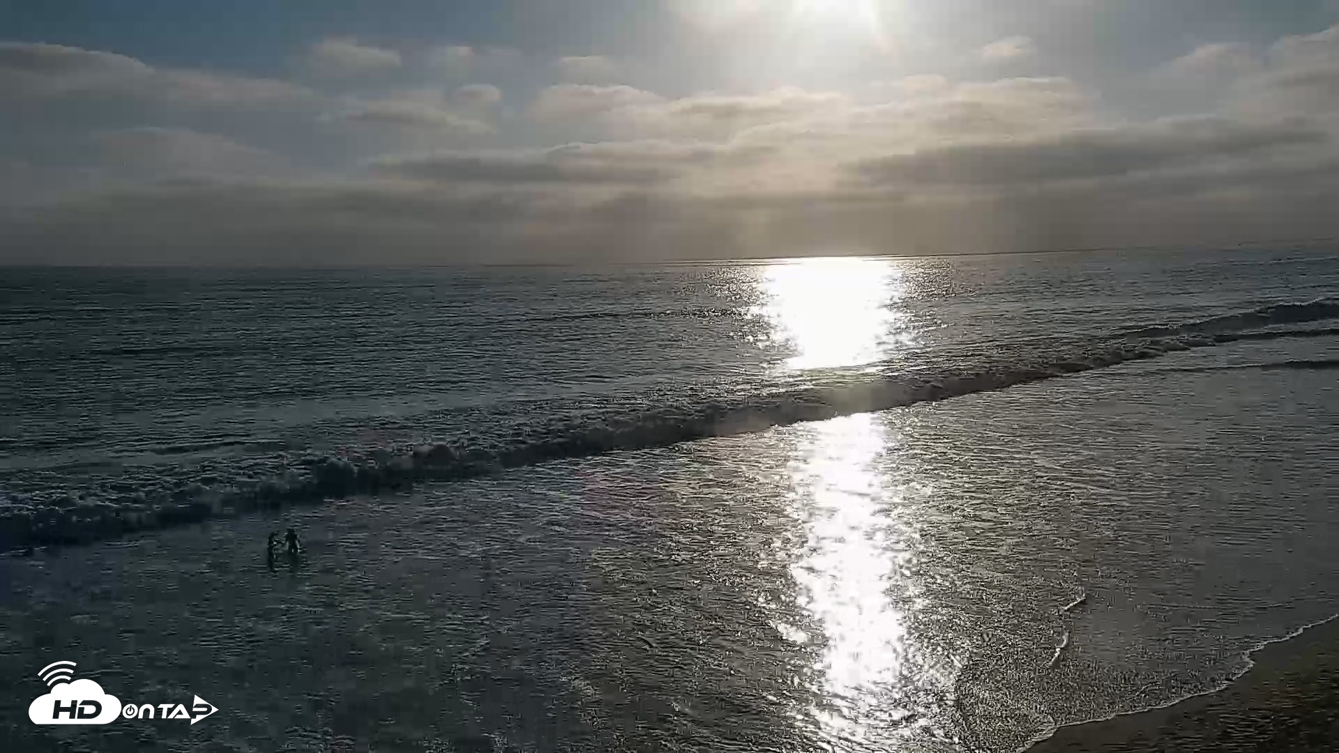 Snapshot of Carlsbad Beach Surf Live Webcam taken May 10, 2026, 6:34pm PDT