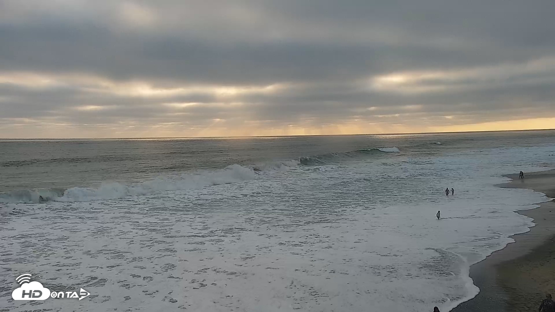 Snapshot of Carlsbad Beach Surf Live Webcam taken Jun 10, 2026, 7:15pm PDT