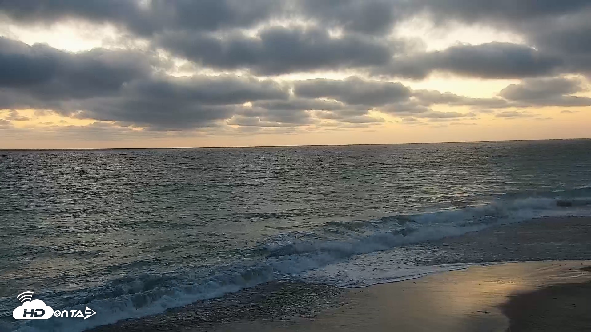 Snapshot of Carlsbad Beach Surf Live Webcam taken Sep 22, 2026, 7:03pm PDT