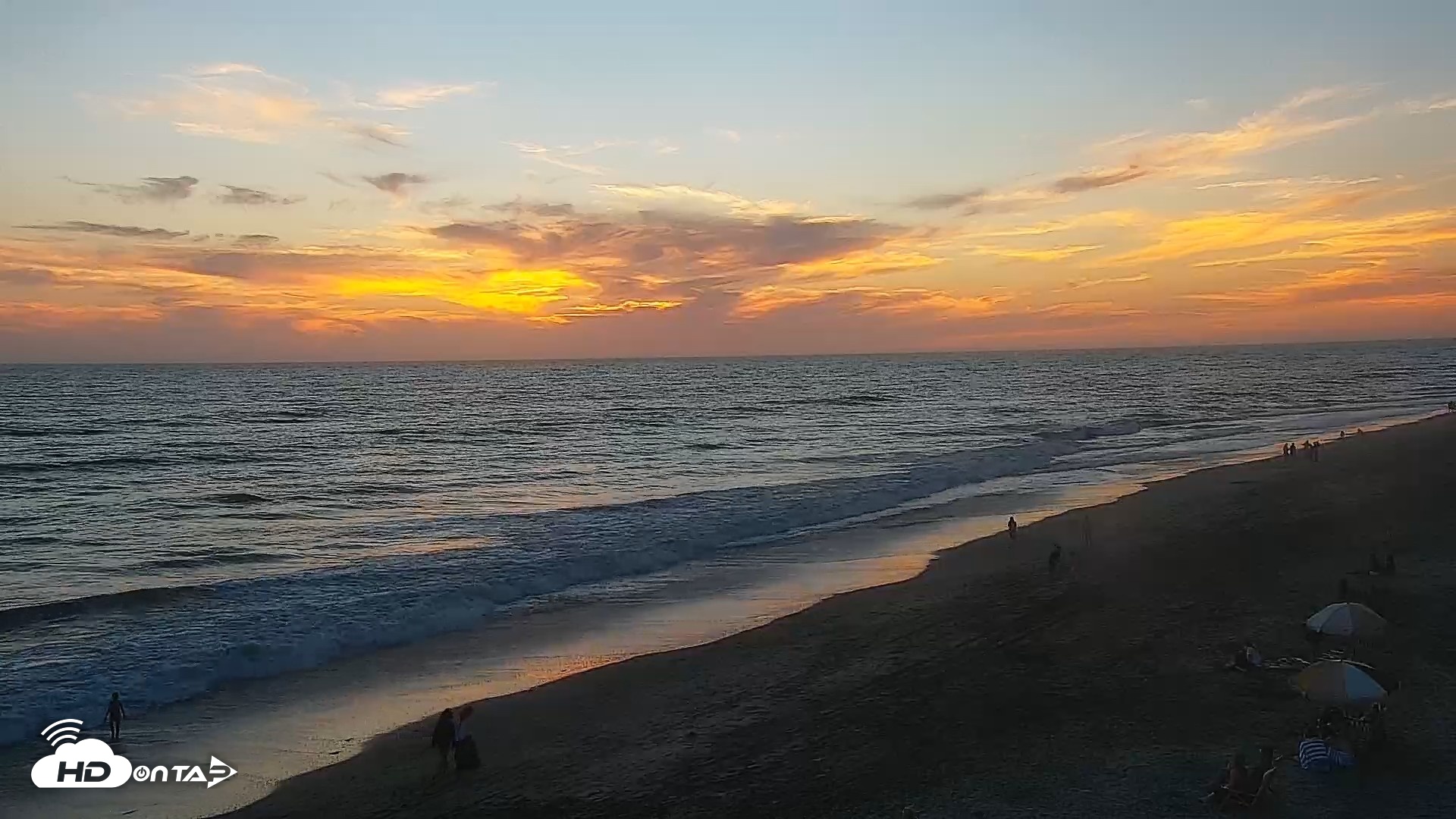 Snapshot of Carlsbad Beach Surf Live Webcam taken Aug 17, 2026, 7:37pm PDT