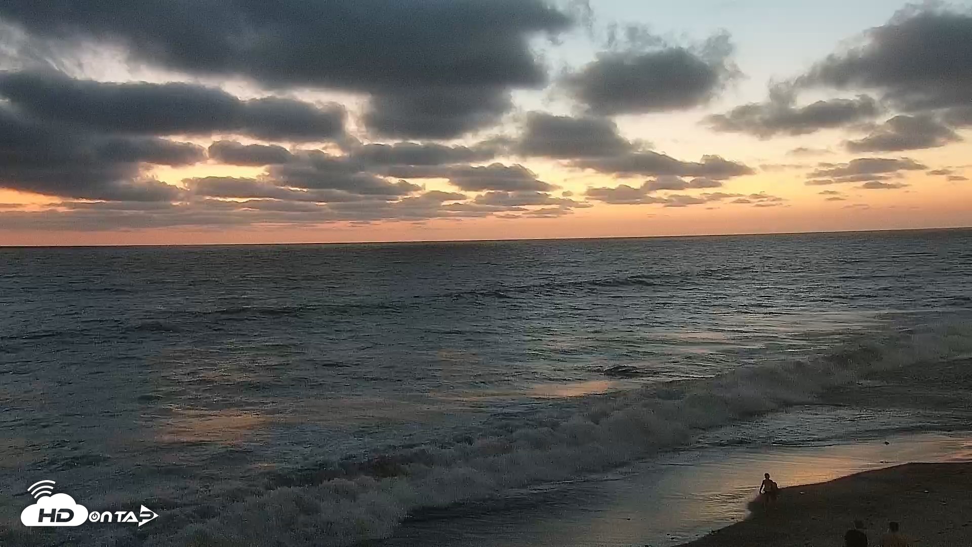 Snapshot of Carlsbad Beach Surf Live Webcam taken Sep 22, 2026, 7:13pm PDT