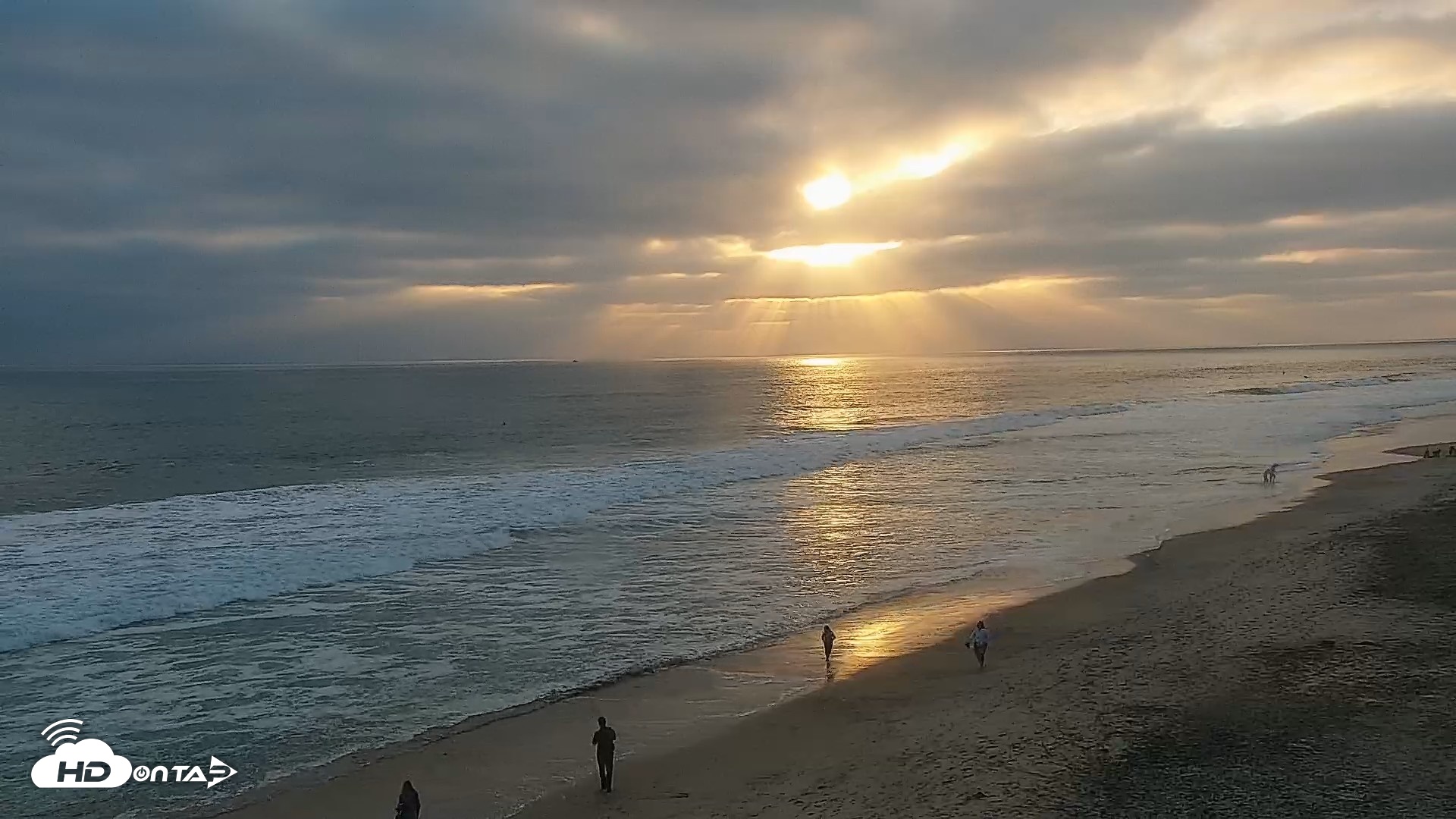 Snapshot of Carlsbad Beach Surf Live Webcam taken Jun 5, 2026, 7:27pm PDT