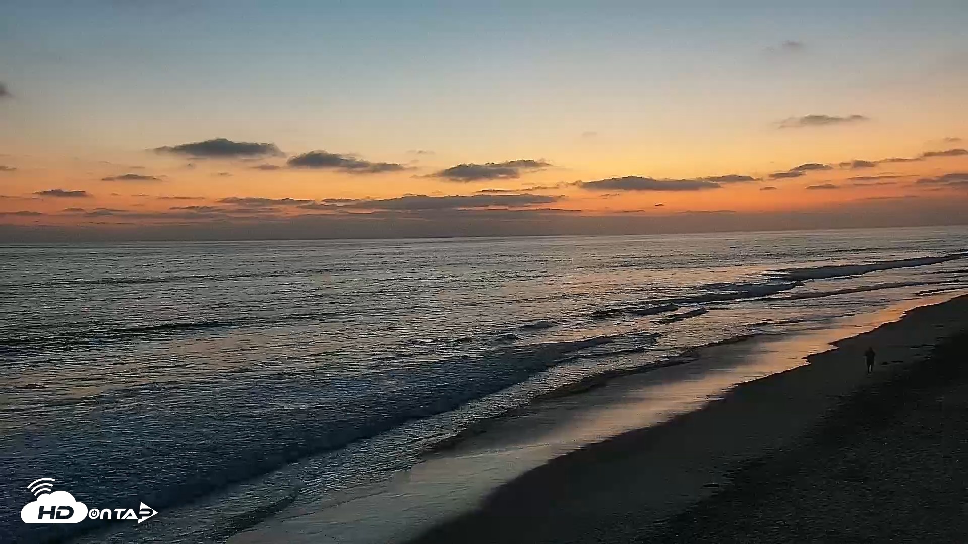 Snapshot of Carlsbad Beach Surf Live Webcam taken May 10, 2026, 8:09pm PDT