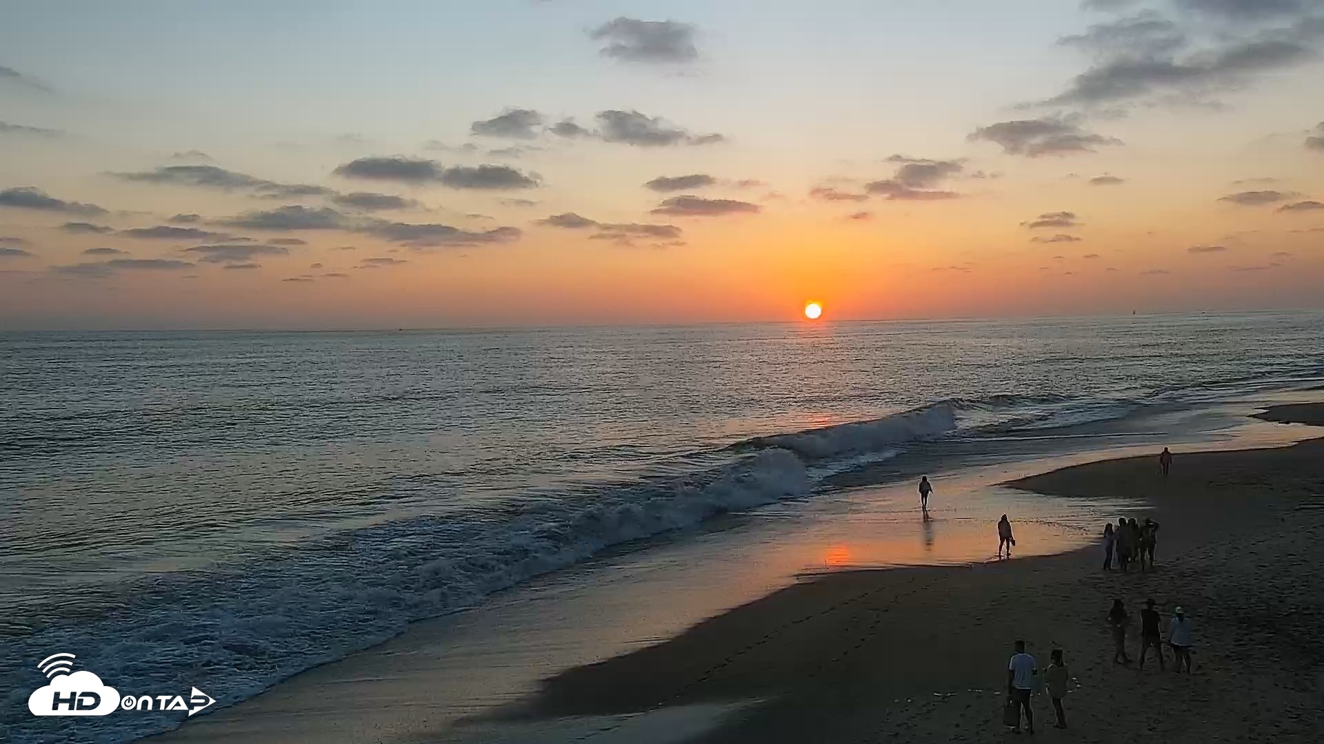 Snapshot of Carlsbad Beach Surf Live Webcam taken Jul 10, 2026, 7:58pm PDT